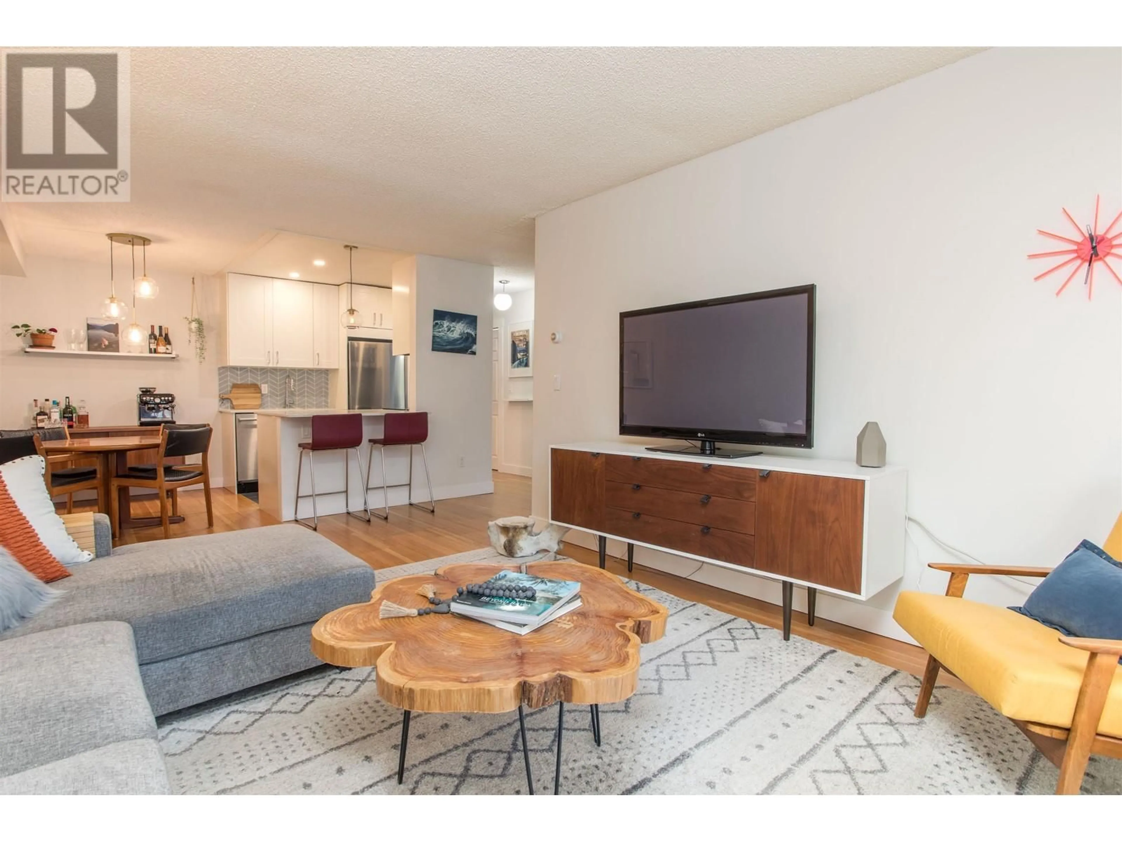 Living room with furniture, wood/laminate floor for 113 - 330 7TH AVENUE, Vancouver British Columbia V5T4K5