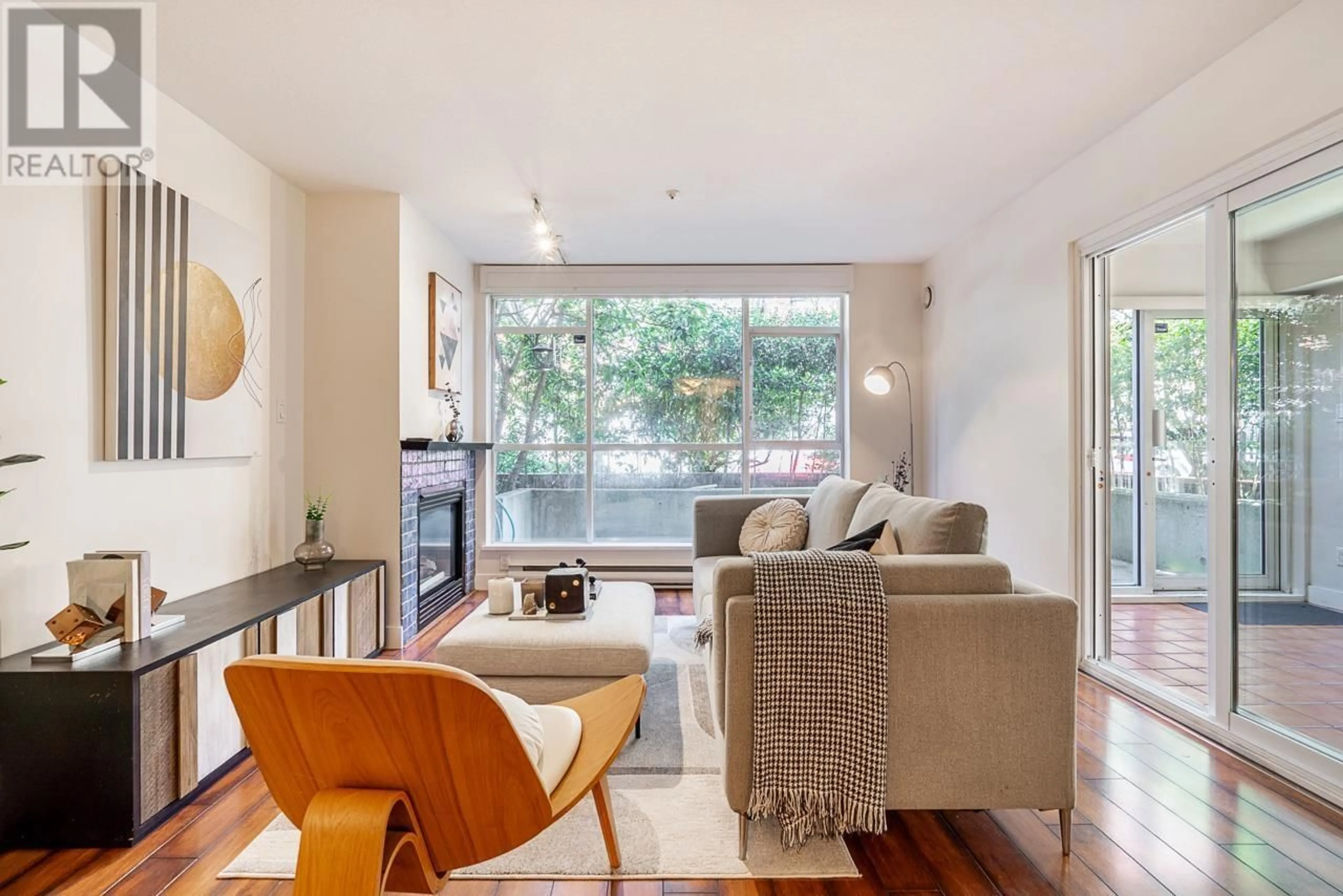 Living room with furniture, unknown for 104 - 2268 12TH AVENUE, Vancouver British Columbia V6K2N5
