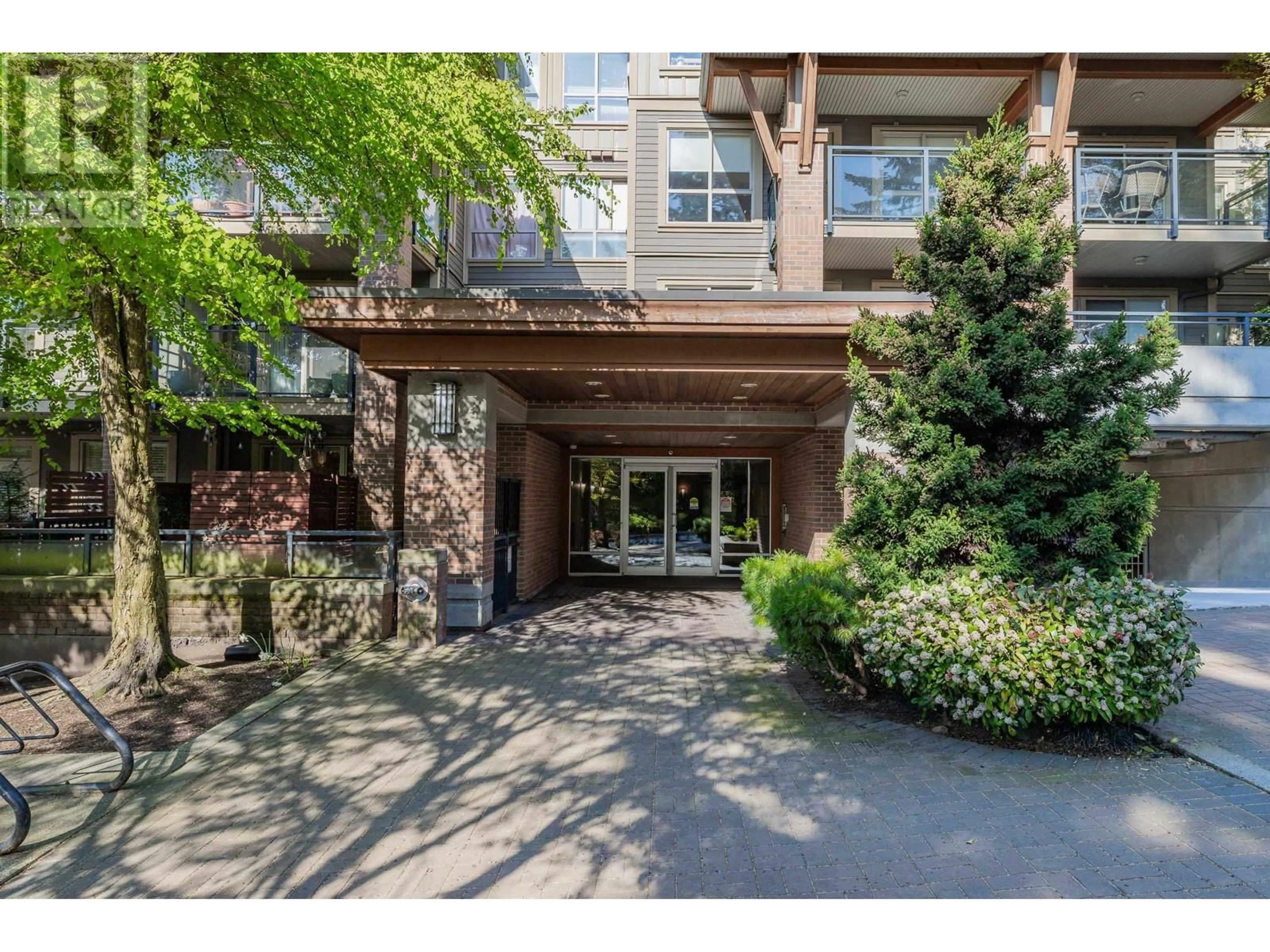 Indoor foyer for 108 - 1633 MACKAY AVENUE, North Vancouver British Columbia V7P0A2
