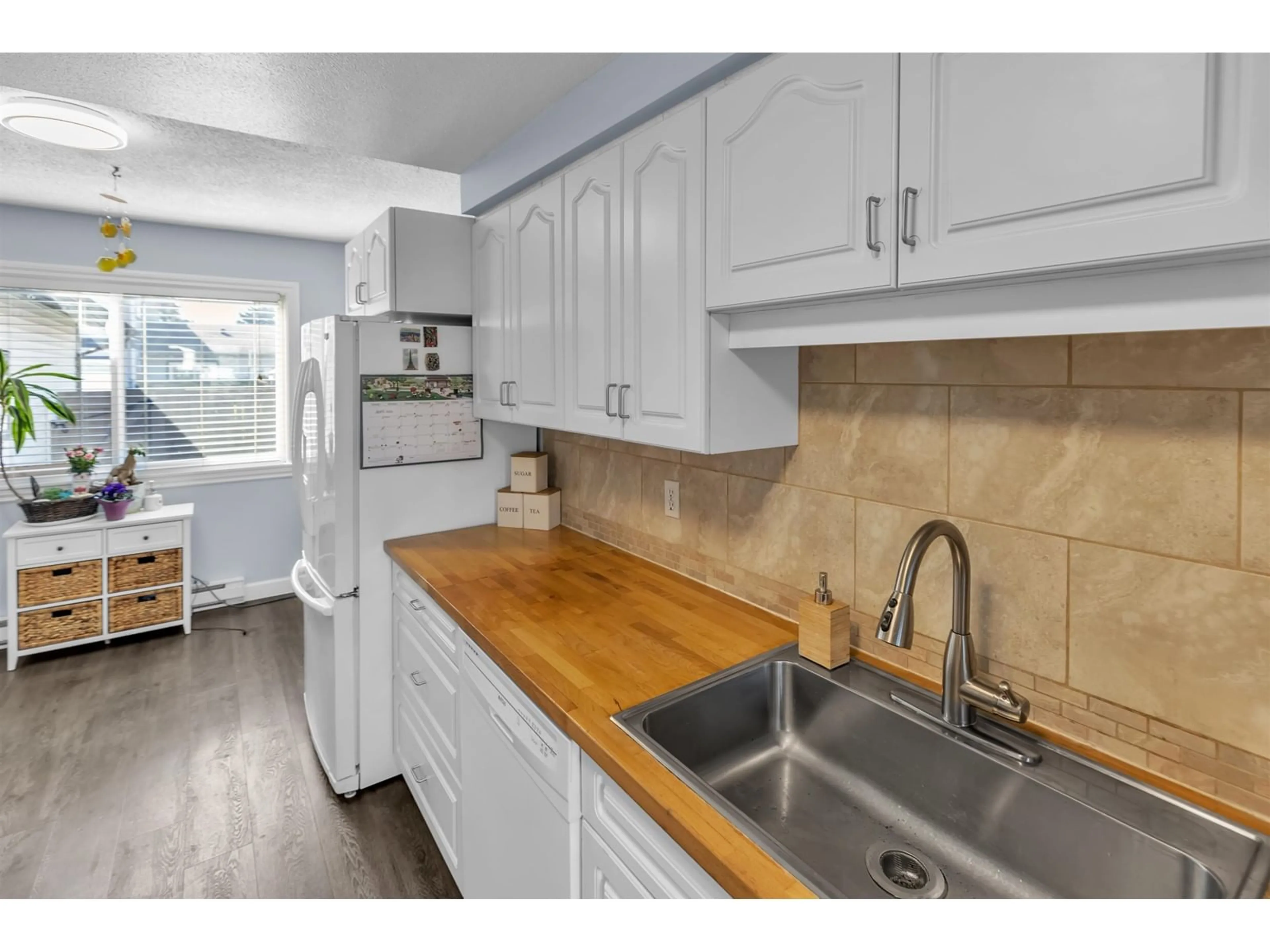 Standard kitchen, unknown for 20 - 46689 FIRST AVENUE, Chilliwack British Columbia V2P1X5