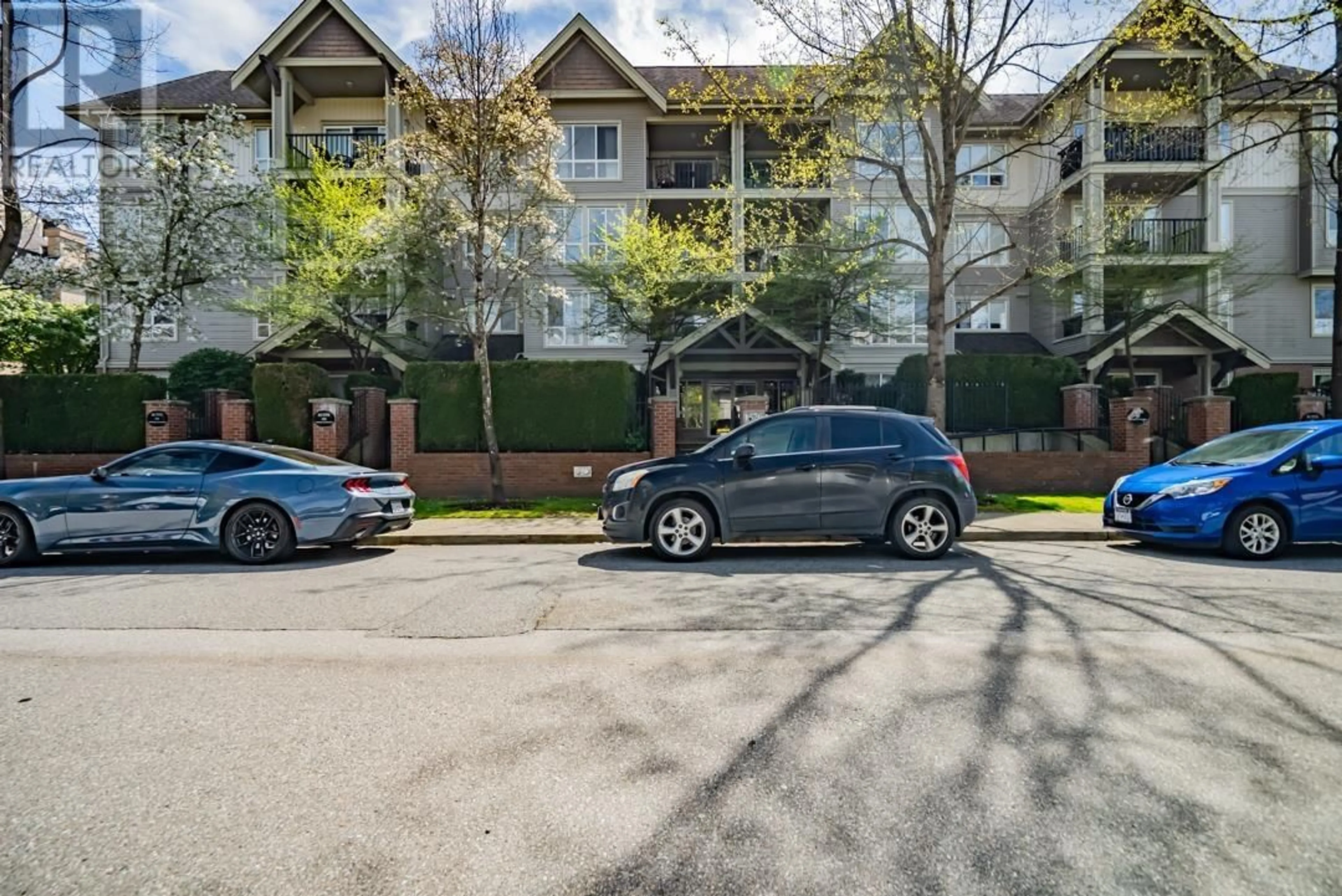 A pic from outside/outdoor area/front of a property/back of a property/a pic from drone, street for 204 - 1576 GRANT AVENUE, Port Coquitlam British Columbia V3B1P2