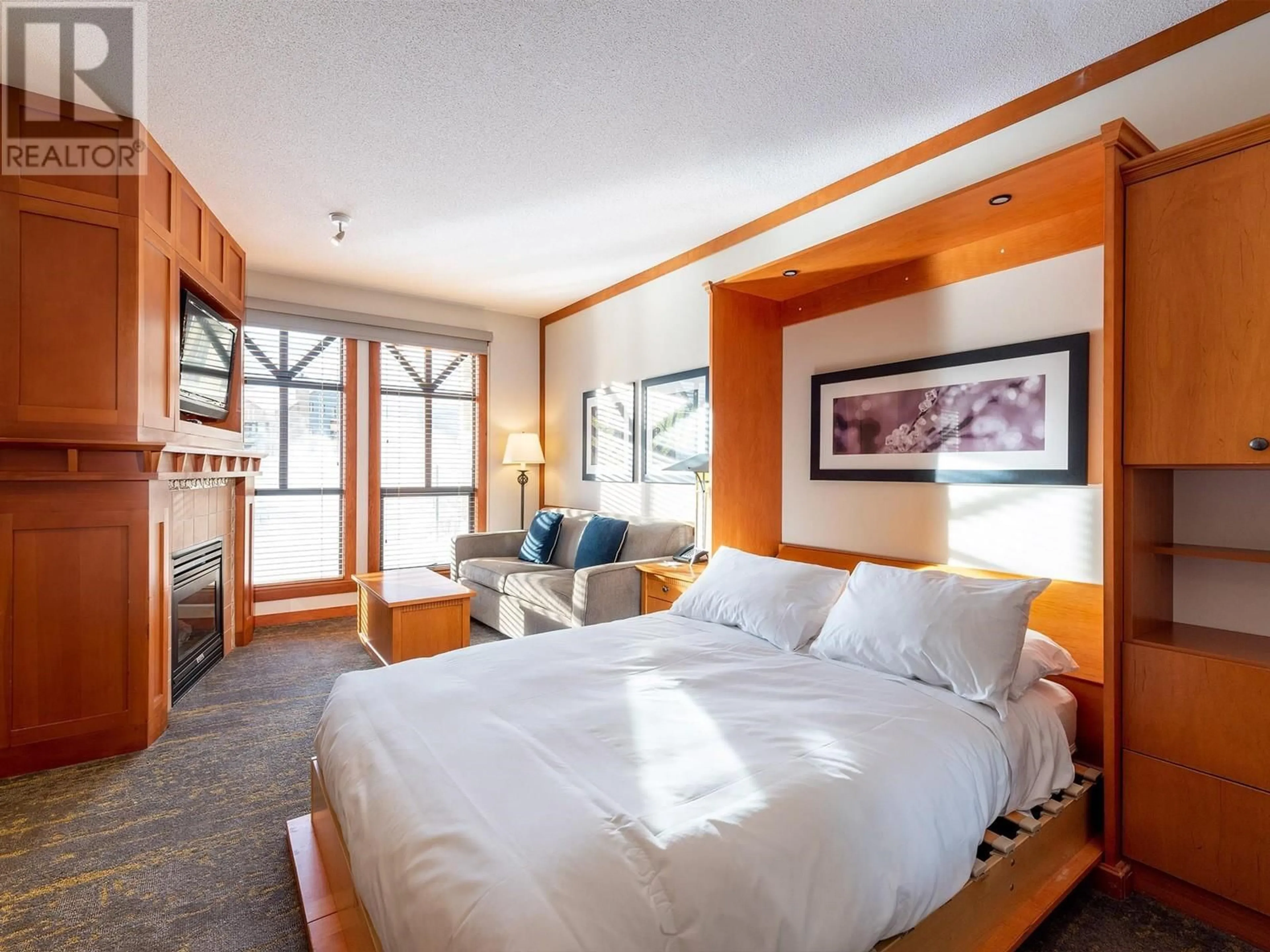 Bedroom with bed, unknown for 218 - 4320 SUNDIAL CRESCENT, Whistler British Columbia V8E1G6