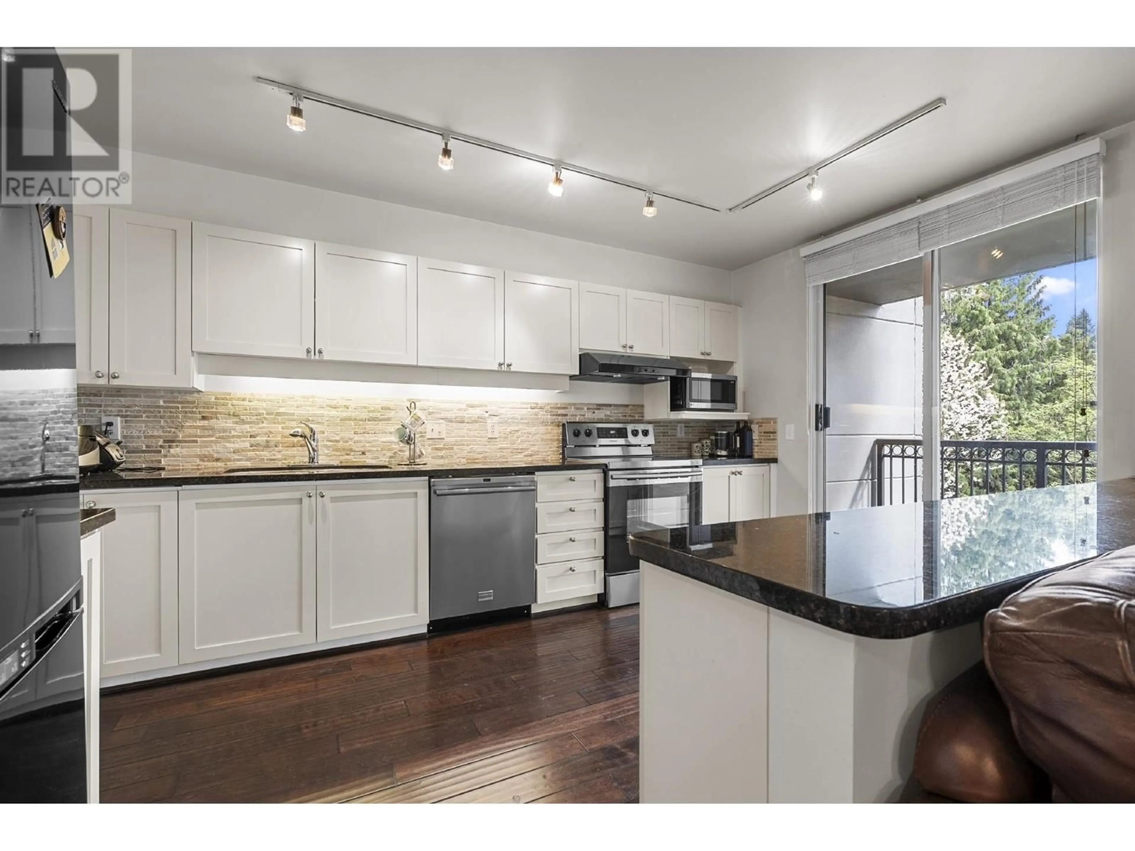 Open concept kitchen, wood/laminate floor for 901 - 545 AUSTIN AVENUE, Coquitlam British Columbia V3K6R4