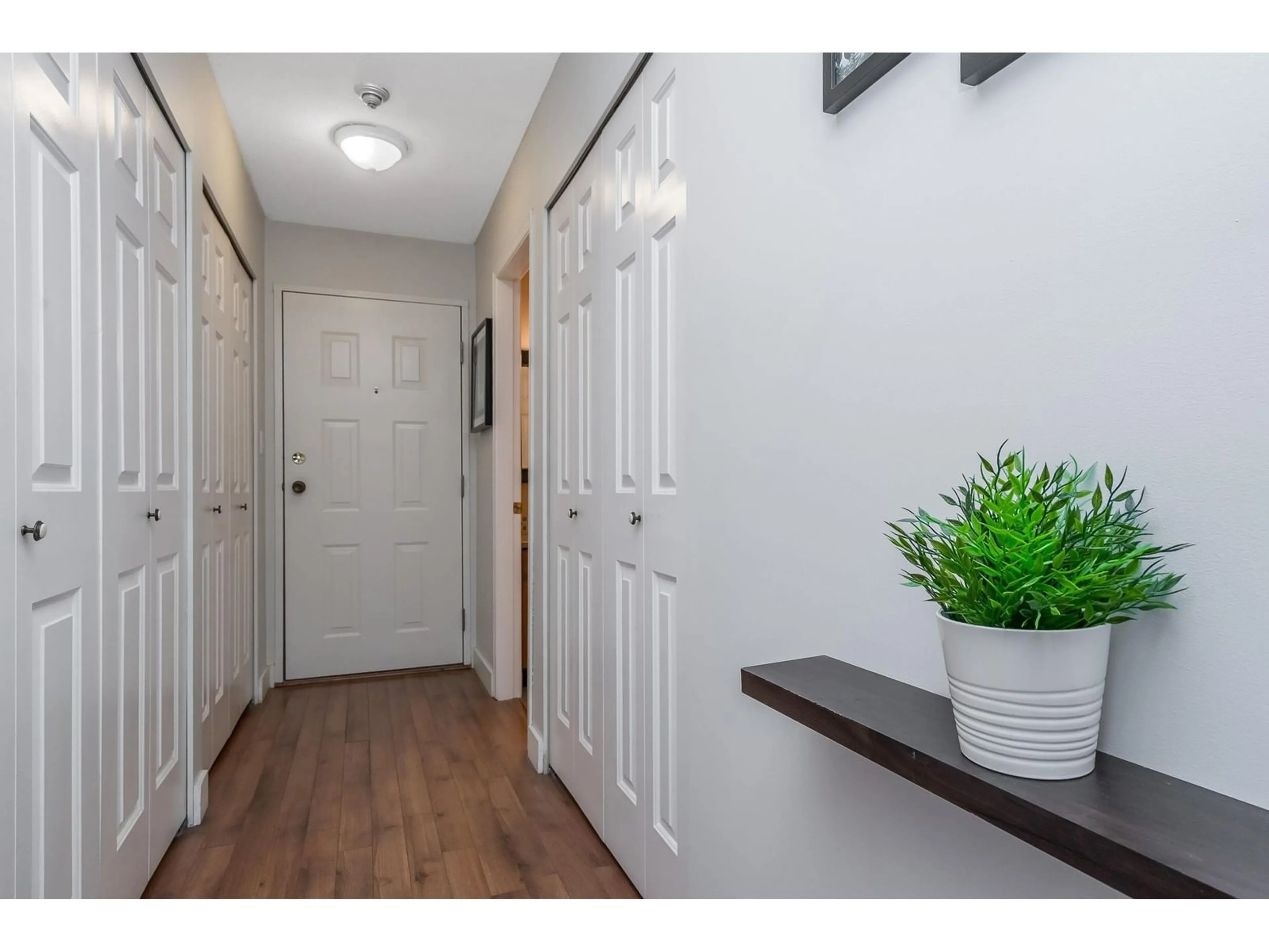 Indoor entryway for 331 - 2279 MCCALLUM, Abbotsford British Columbia V2S6J1