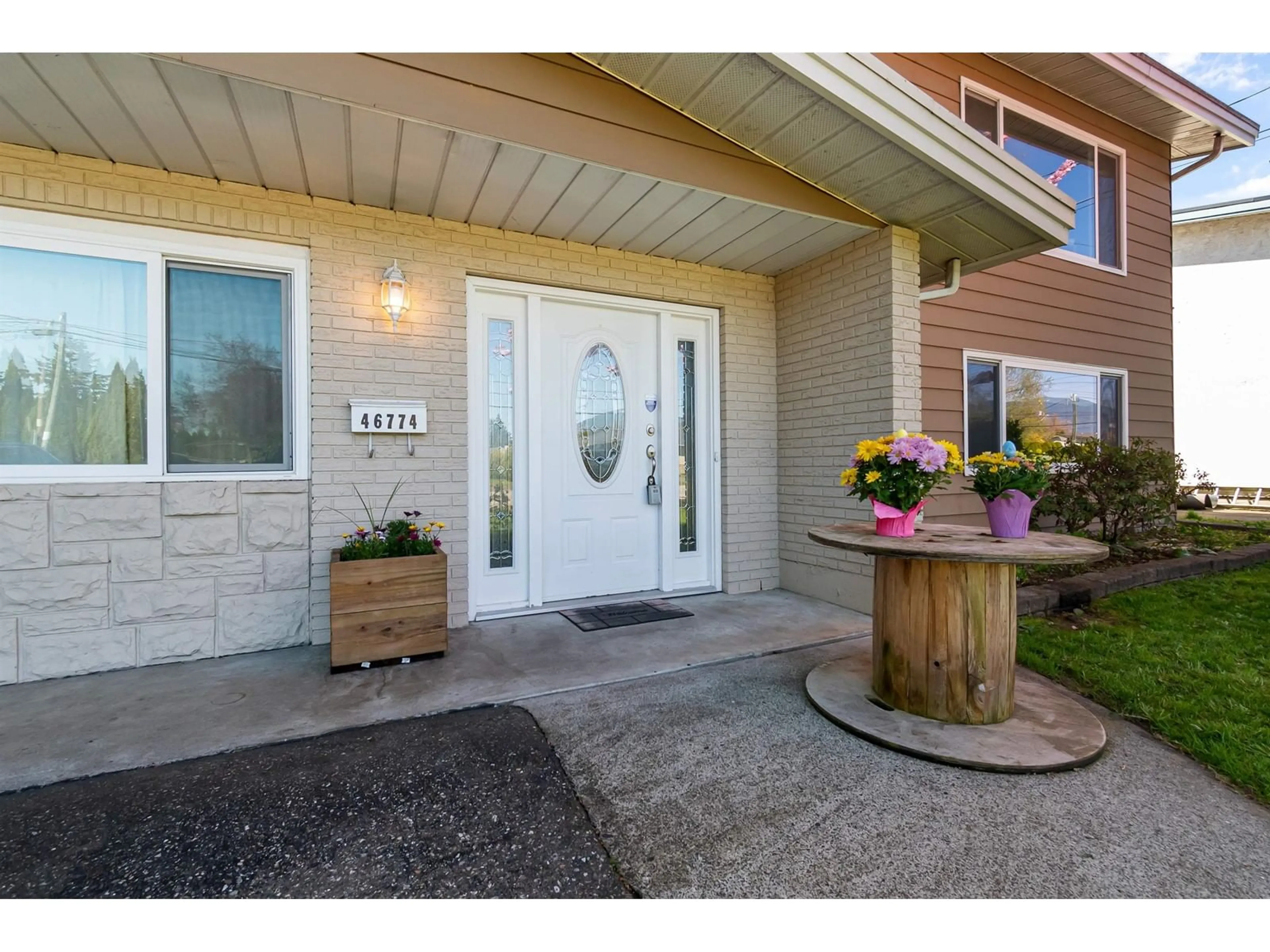 Indoor entryway for 46774 FIRST AVENUE, Chilliwack British Columbia V2P1X7