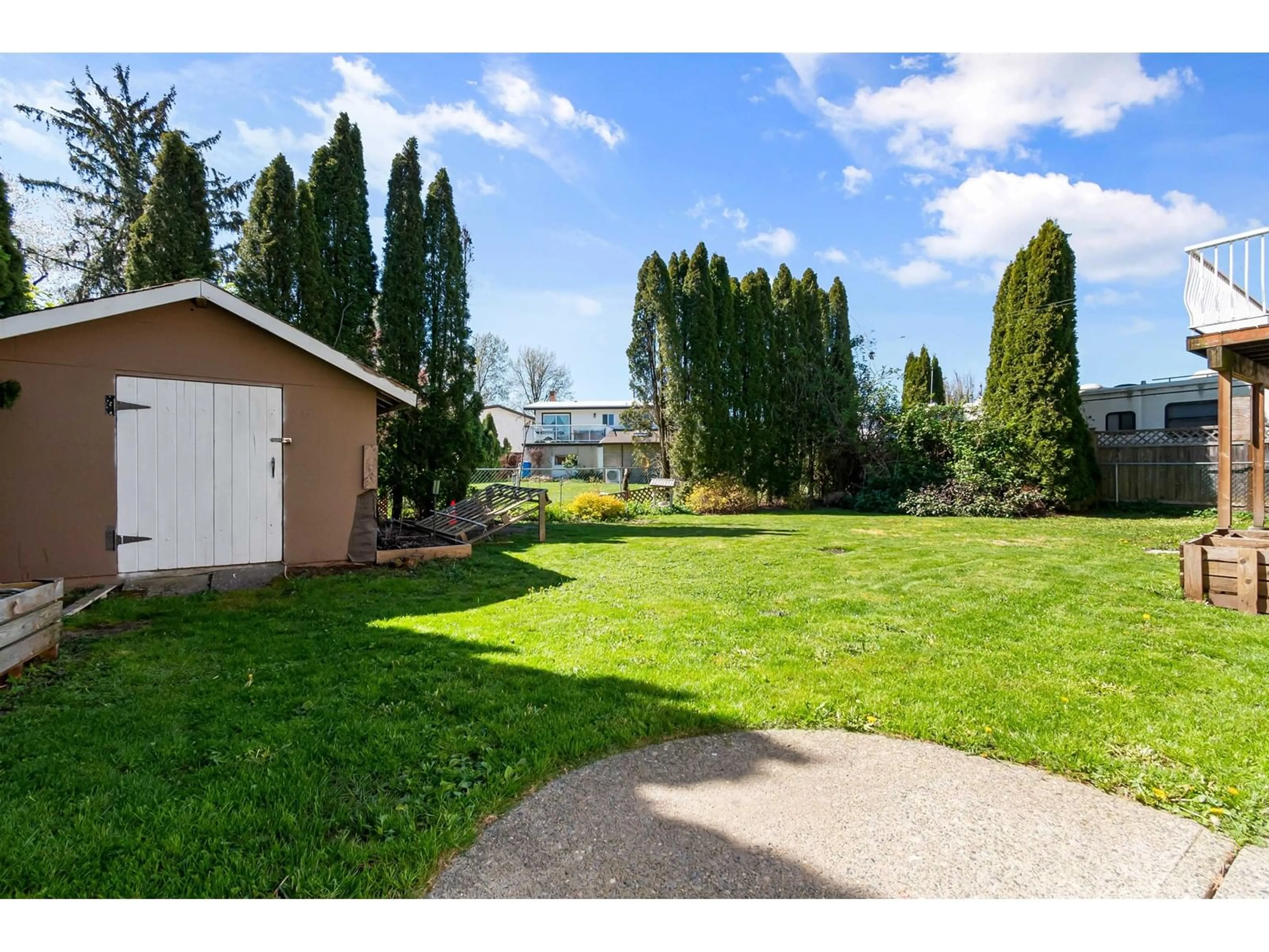 A pic from outside/outdoor area/front of a property/back of a property/a pic from drone, street for 46774 FIRST AVENUE, Chilliwack British Columbia V2P1X7