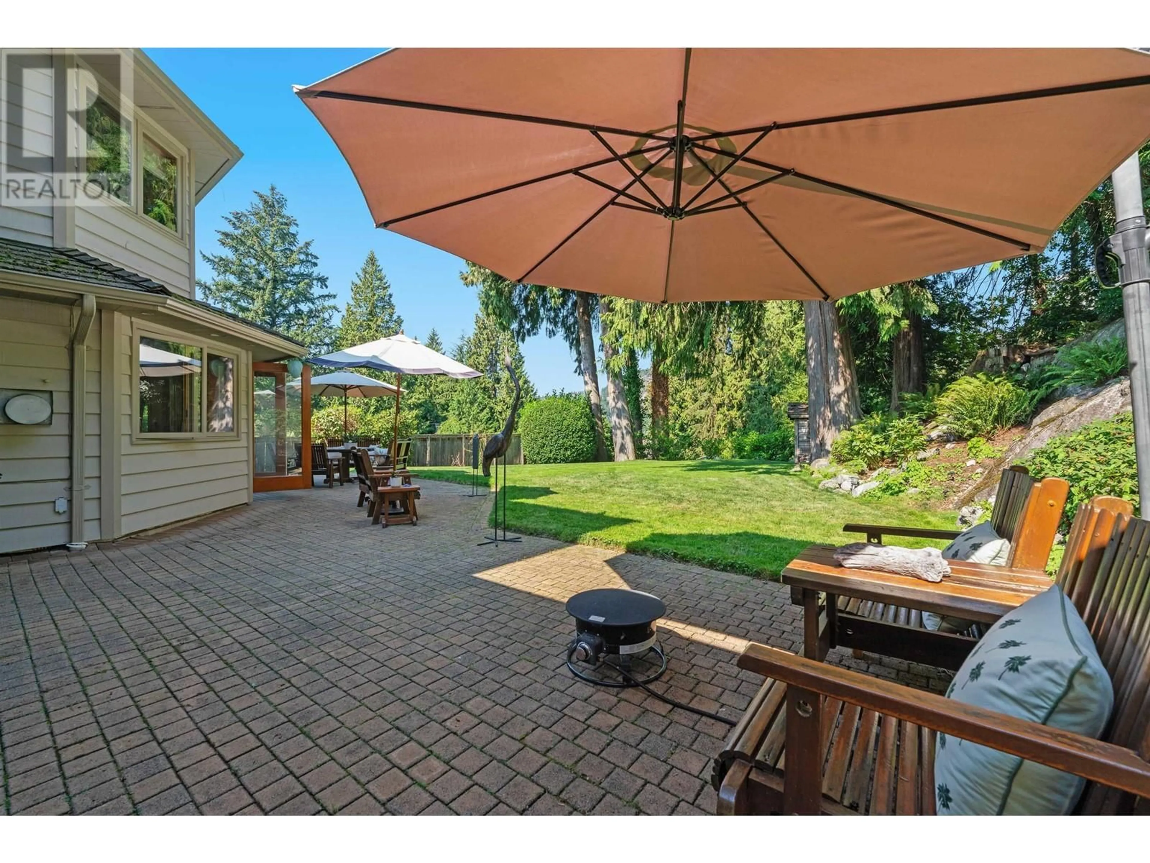 Patio, street for 5475 GREENLEAF ROAD, West Vancouver British Columbia V7W1N5