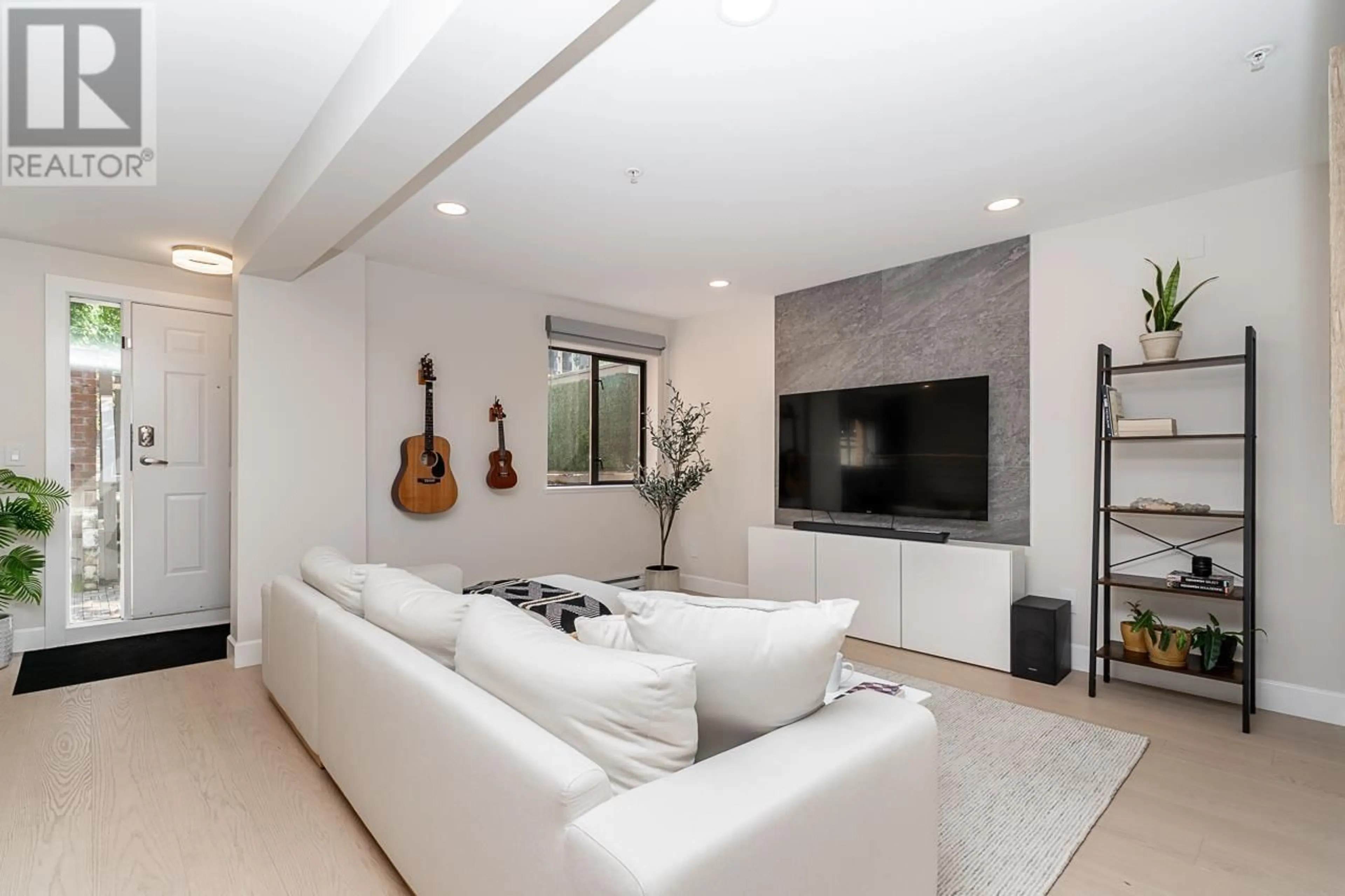 Living room with furniture, unknown for 103 - 345 LONSDALE AVENUE, North Vancouver British Columbia V7M3M9