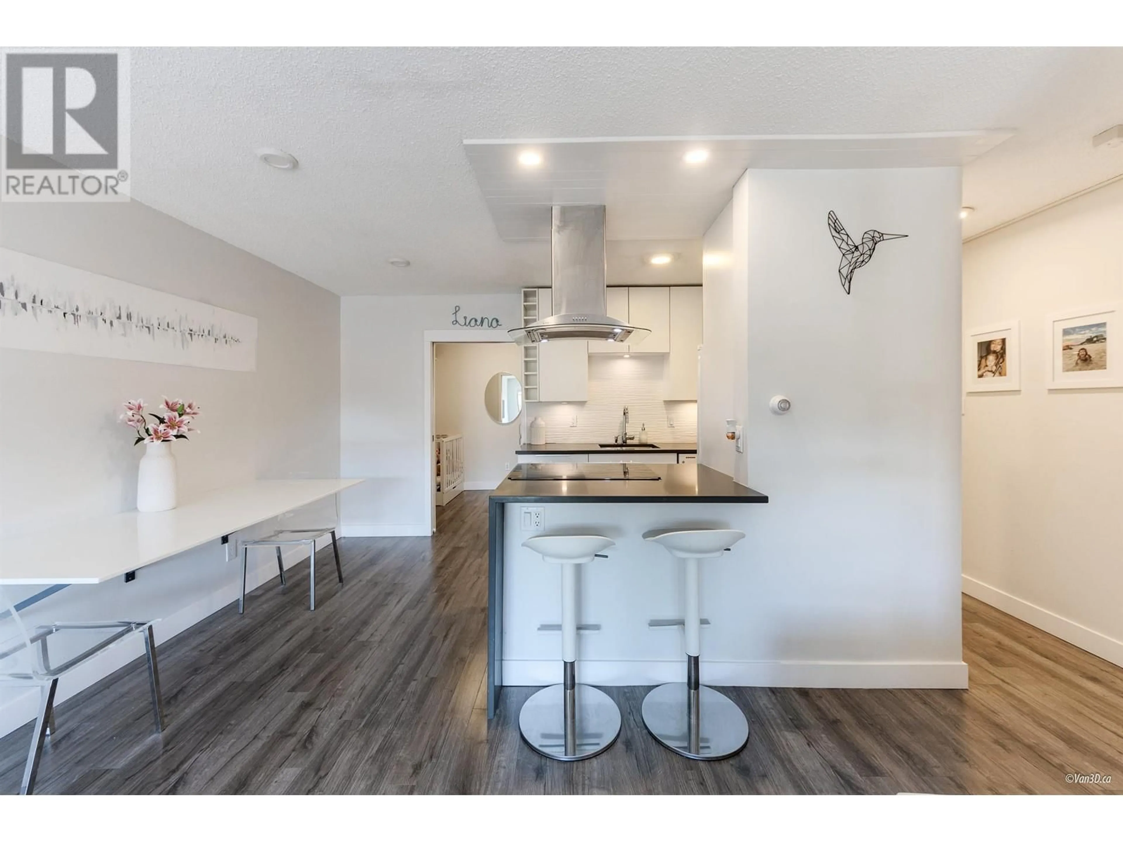 Open concept kitchen, wood/laminate floor for 101 - 225 3RD STREET, North Vancouver British Columbia V7M1E9