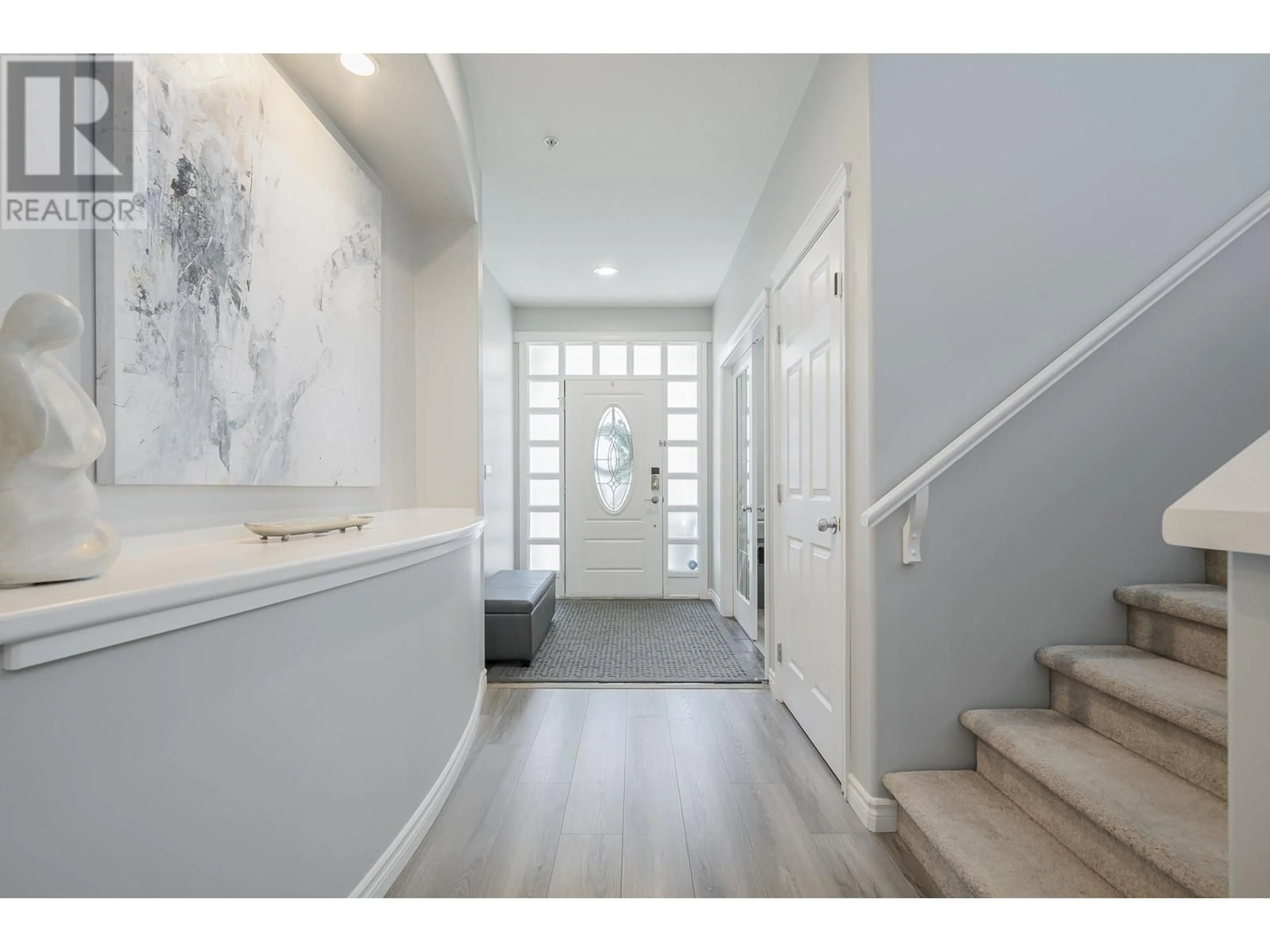 Indoor entryway for 19489 SAWYERS ROAD, Pitt Meadows British Columbia V3Y2W9