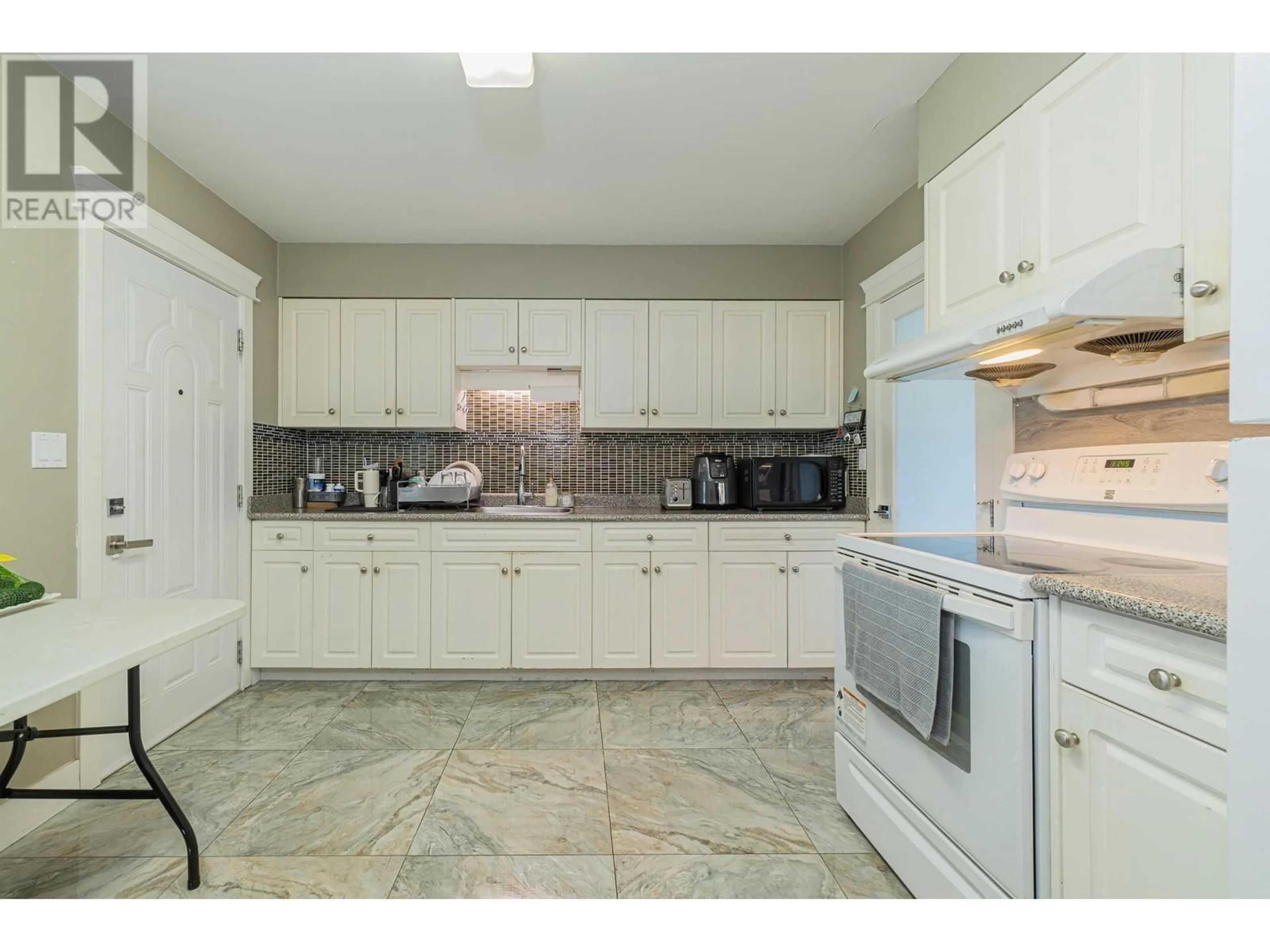 Standard kitchen, ceramic/tile floor for 5137 LORRAINE AVENUE, Burnaby British Columbia V5G2S3