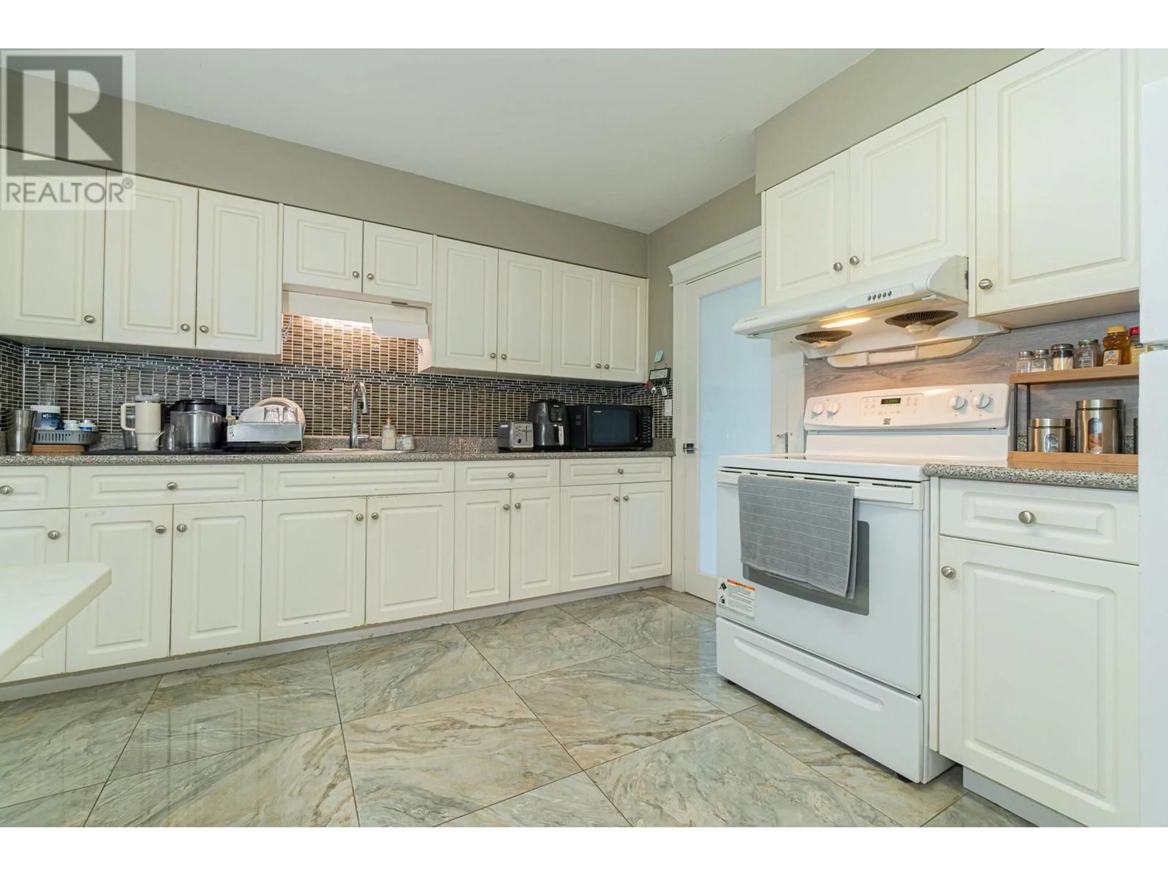 Standard kitchen, ceramic/tile floor for 5137 LORRAINE AVENUE, Burnaby British Columbia V5G2S3