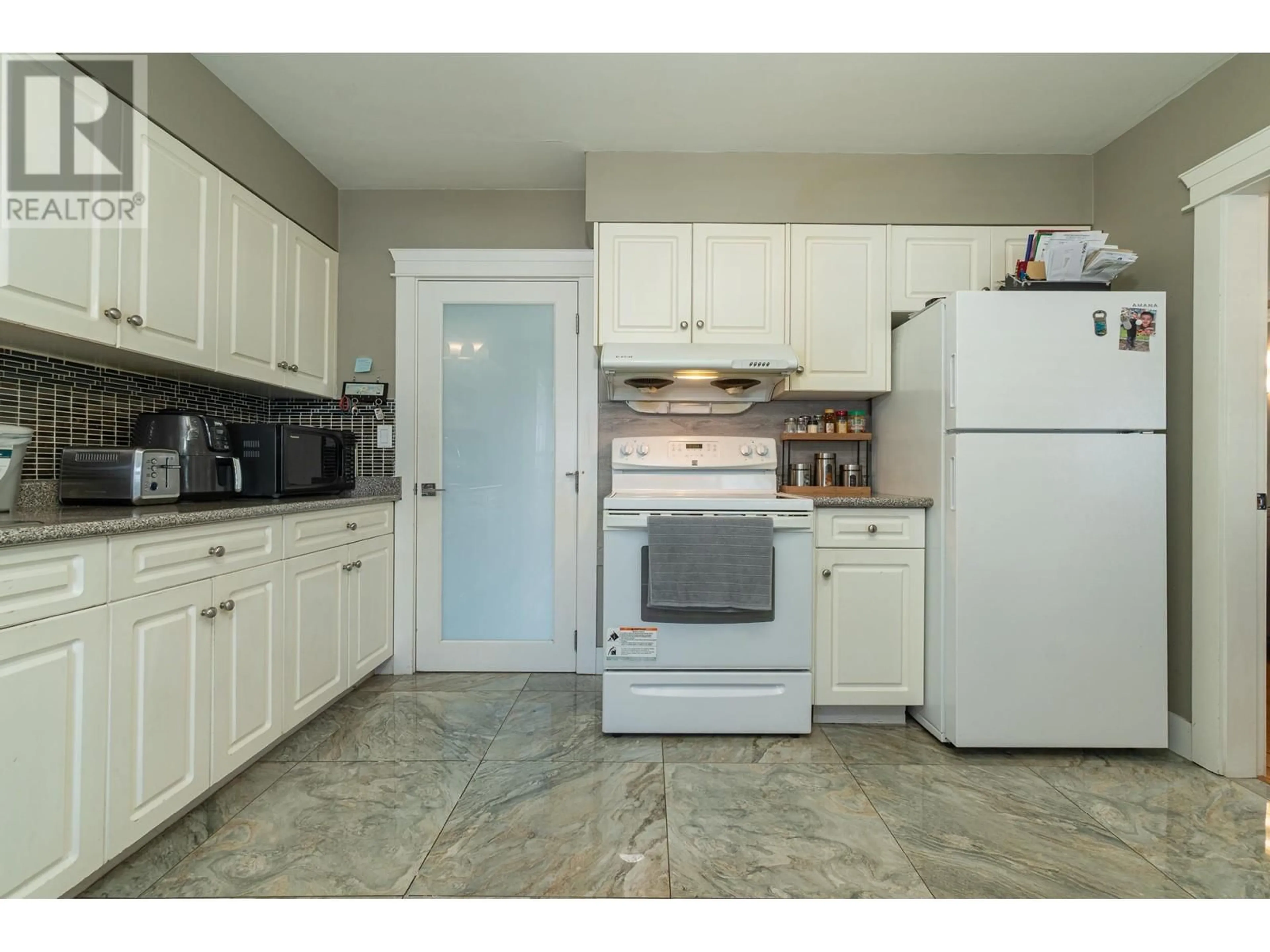 Standard kitchen, ceramic/tile floor for 5137 LORRAINE AVENUE, Burnaby British Columbia V5G2S3