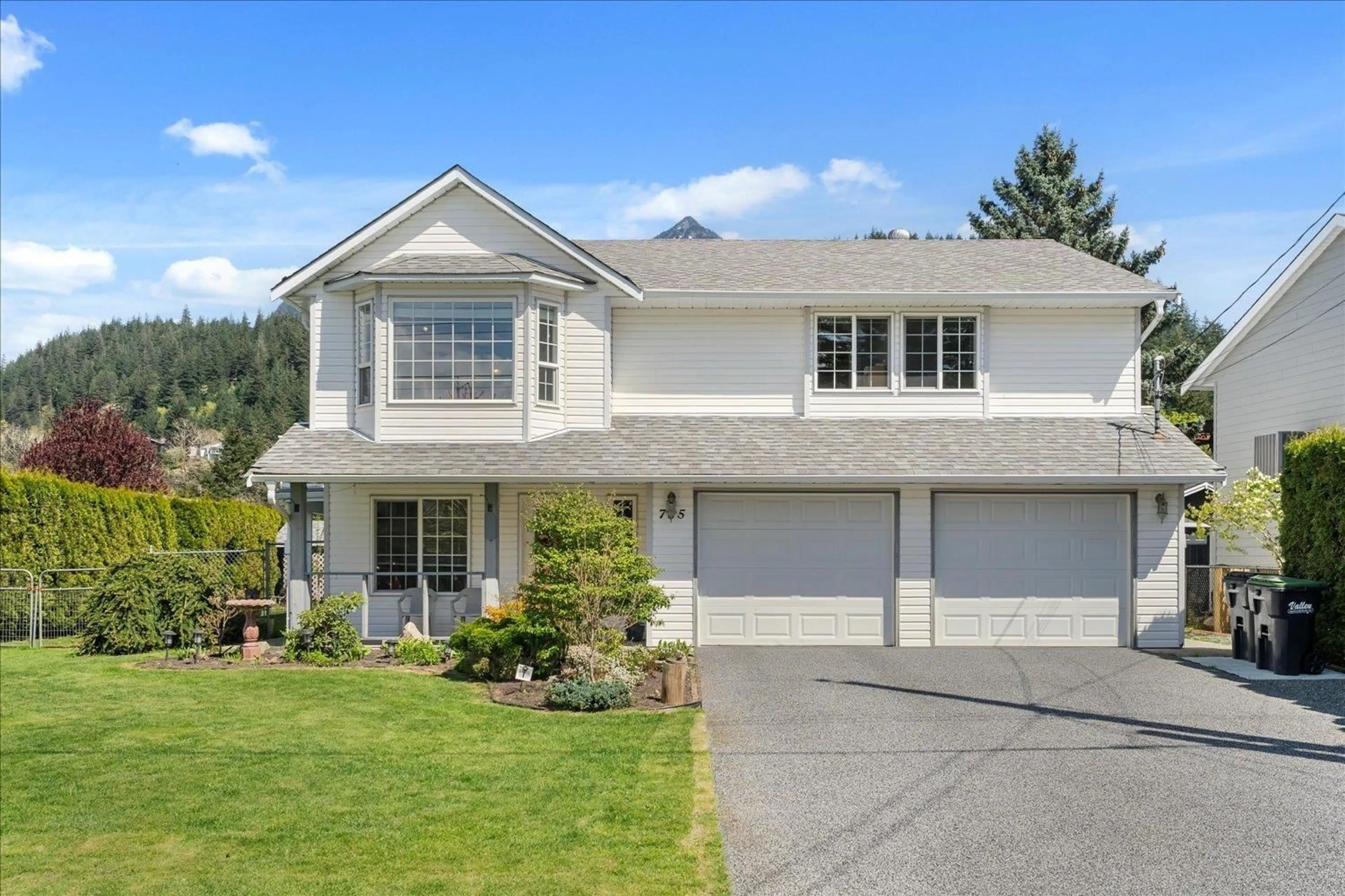 Home with vinyl exterior material, street for 765 OLSON AVENUE, Hope British Columbia V0X1L0