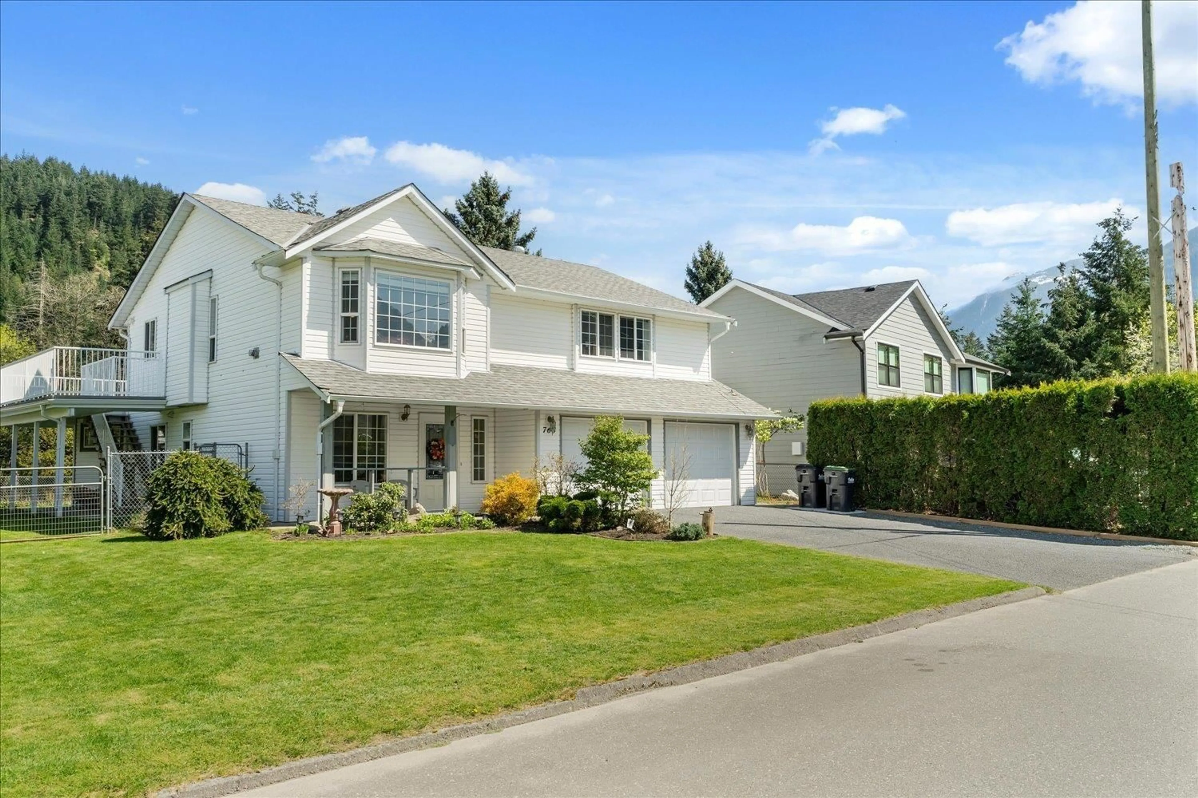 Home with vinyl exterior material, street for 765 OLSON AVENUE, Hope British Columbia V0X1L0