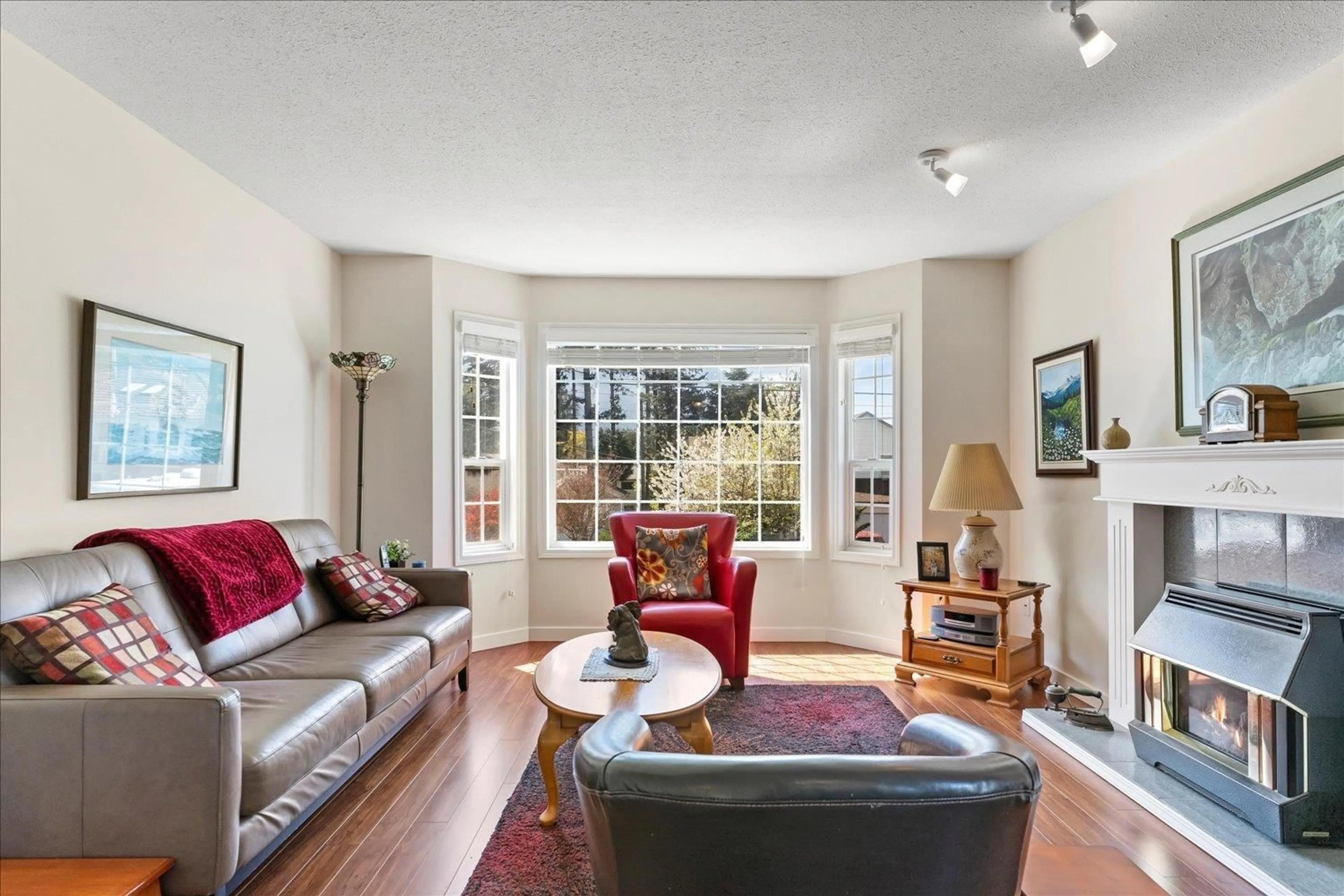 Living room with furniture, unknown for 765 OLSON AVENUE, Hope British Columbia V0X1L0