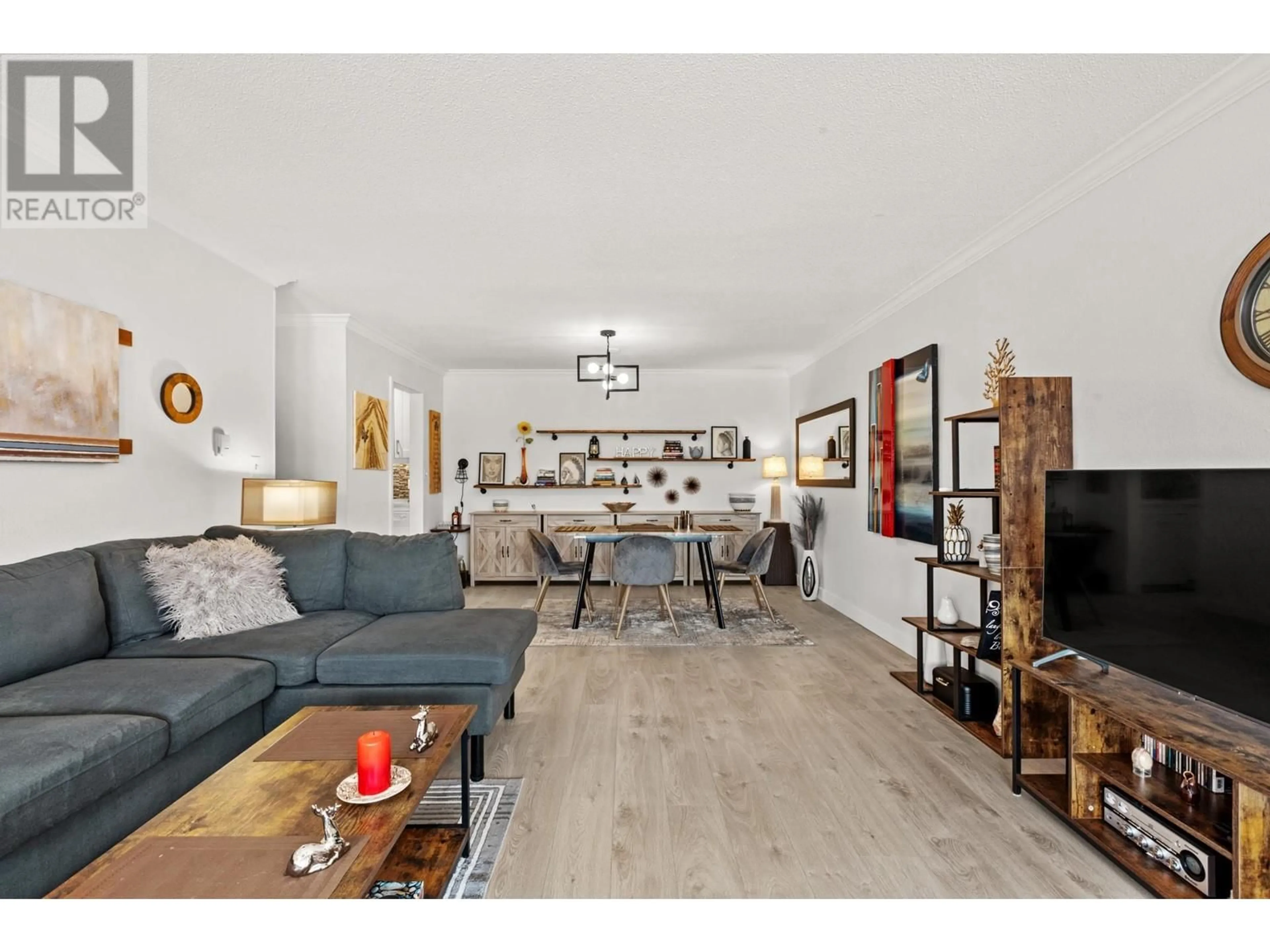 Living room with furniture, wood/laminate floor for 306 - 12096 222 STREET, Maple Ridge British Columbia V2X5W1