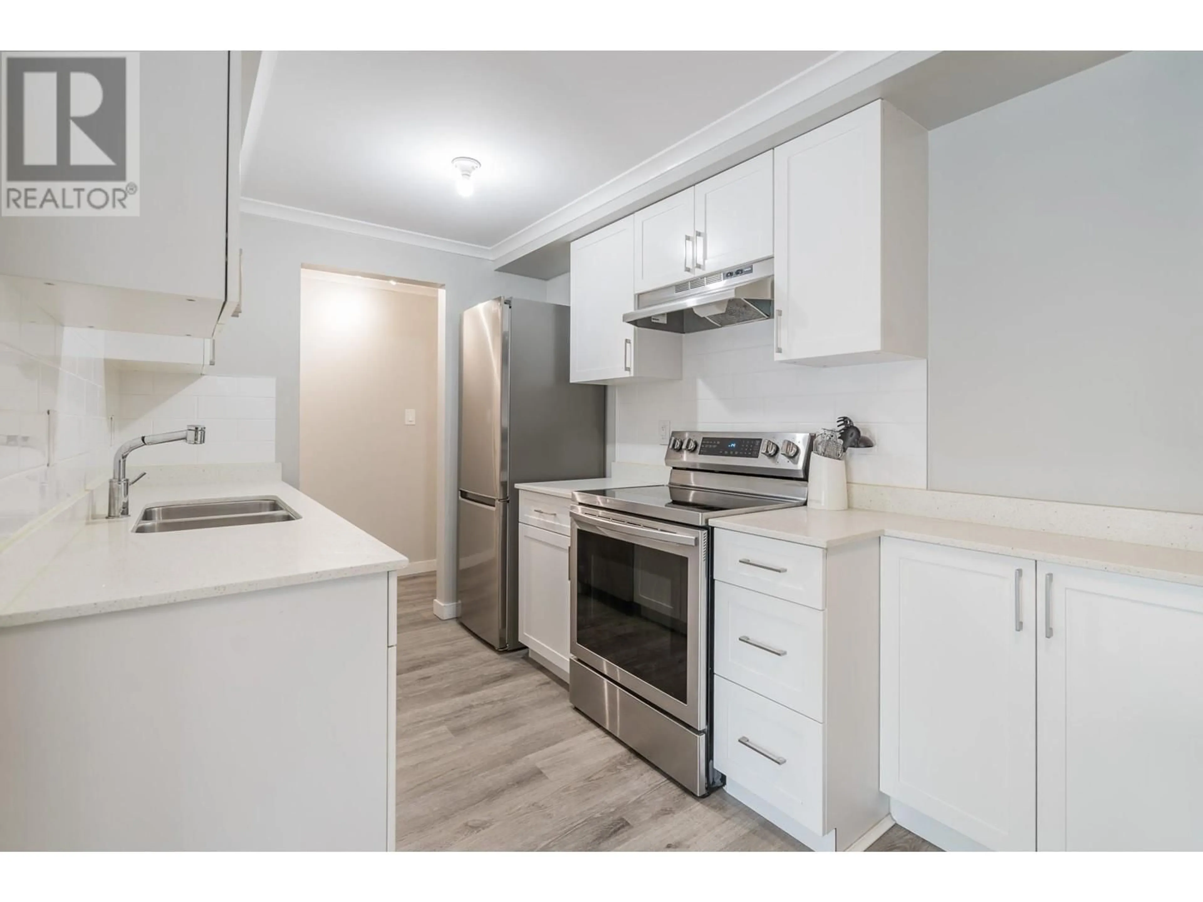Standard kitchen, wood/laminate floor for 203 - 2036 COQUITLAM AVENUE, Port Coquitlam British Columbia V3B1J5