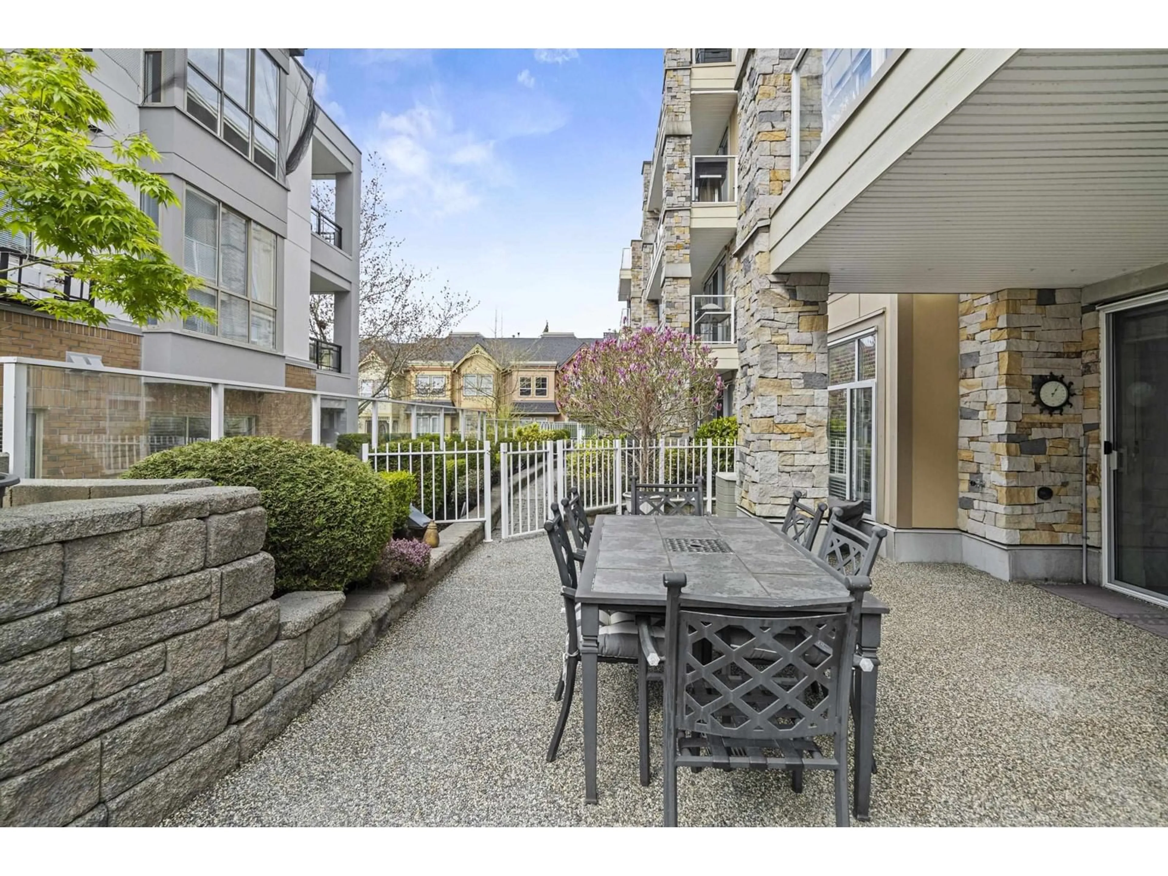 Patio, street for 102 - 15164 PROSPECT, White Rock British Columbia V4B2B9