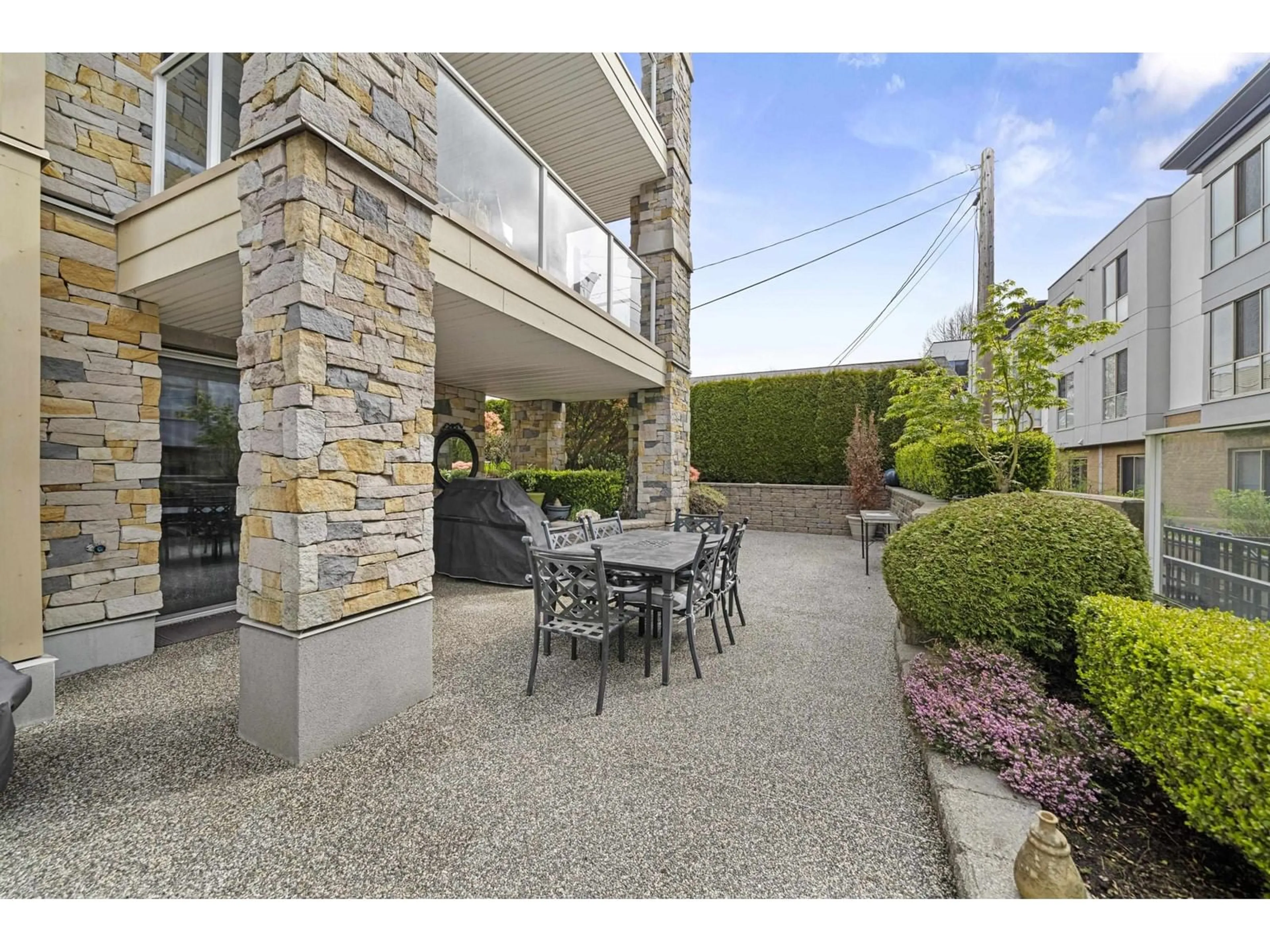 Patio, street for 102 - 15164 PROSPECT, White Rock British Columbia V4B2B9
