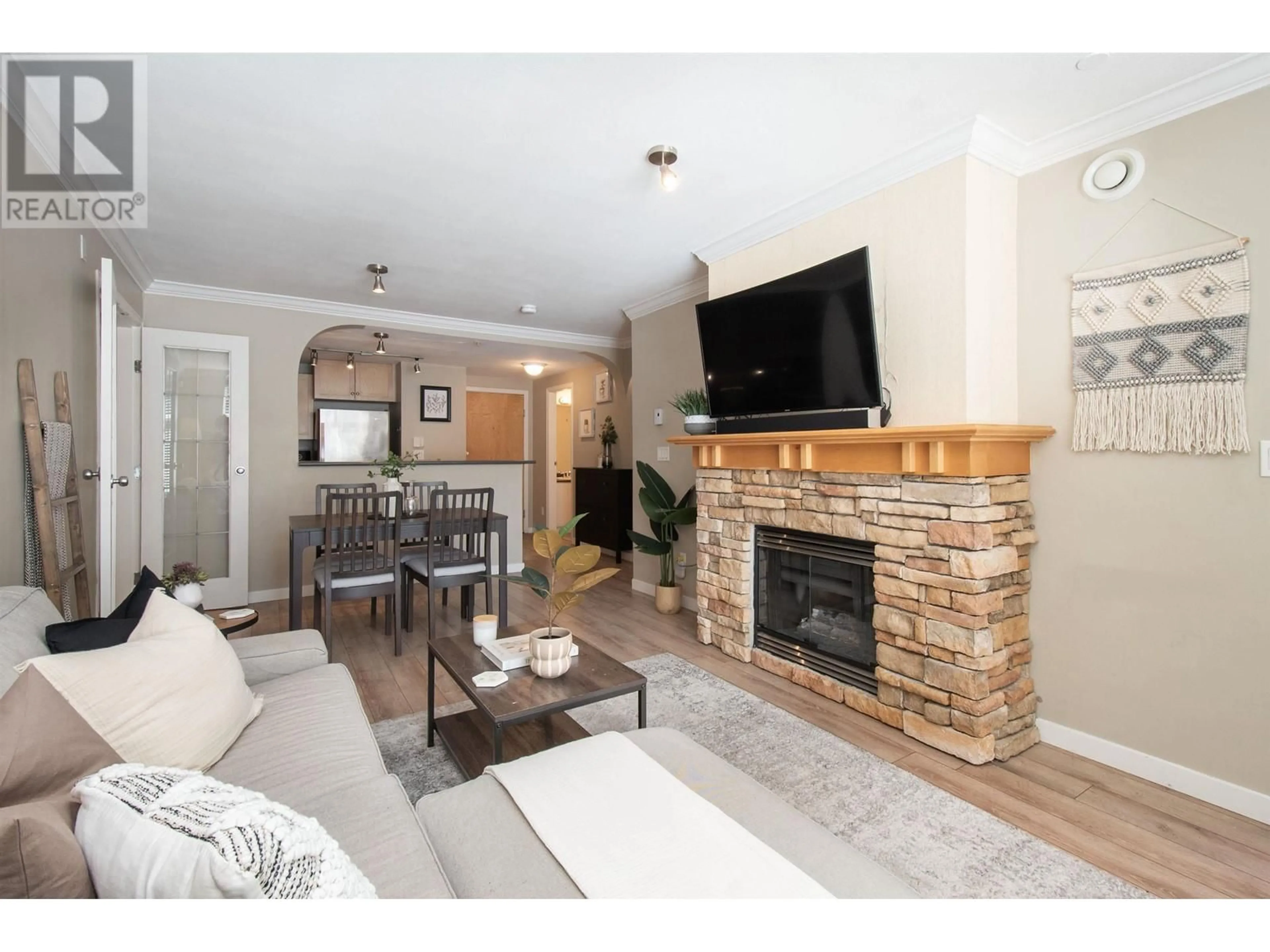 Living room with furniture, unknown for 109 - 1111 LYNN VALLEY ROAD, North Vancouver British Columbia V7J3V4