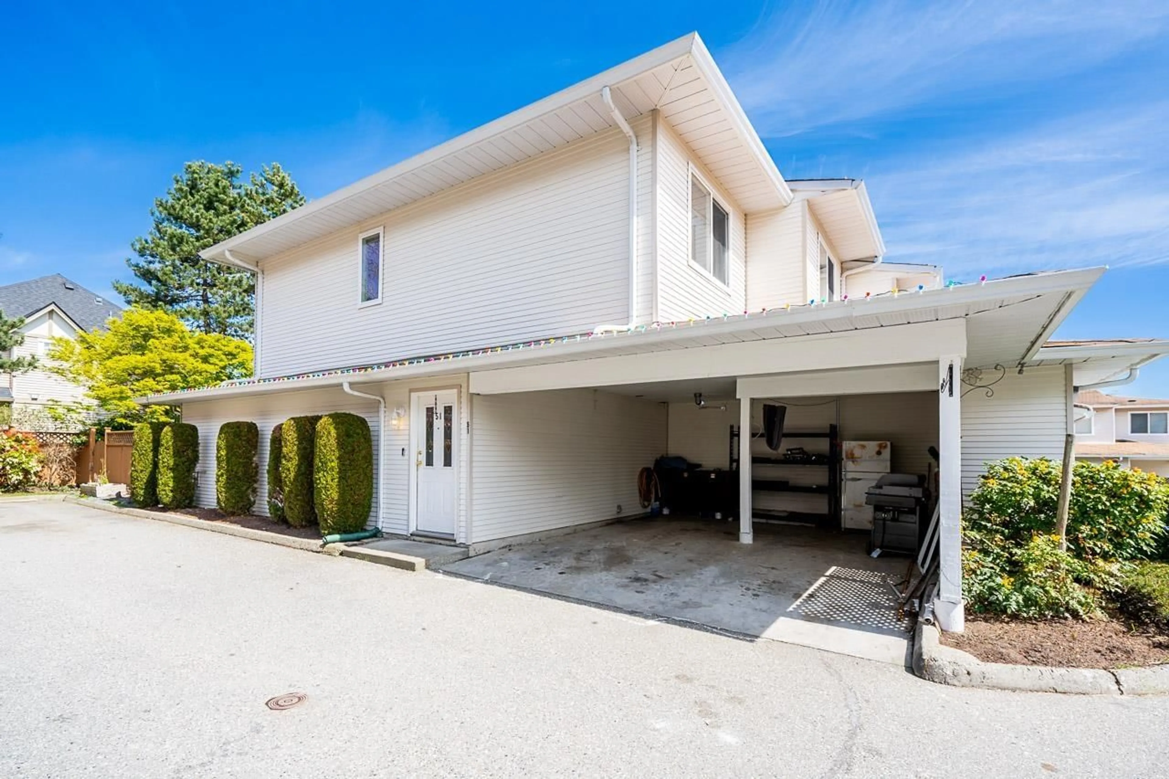 Indoor garage for 51 - 10051 155, Surrey British Columbia V3R0S1