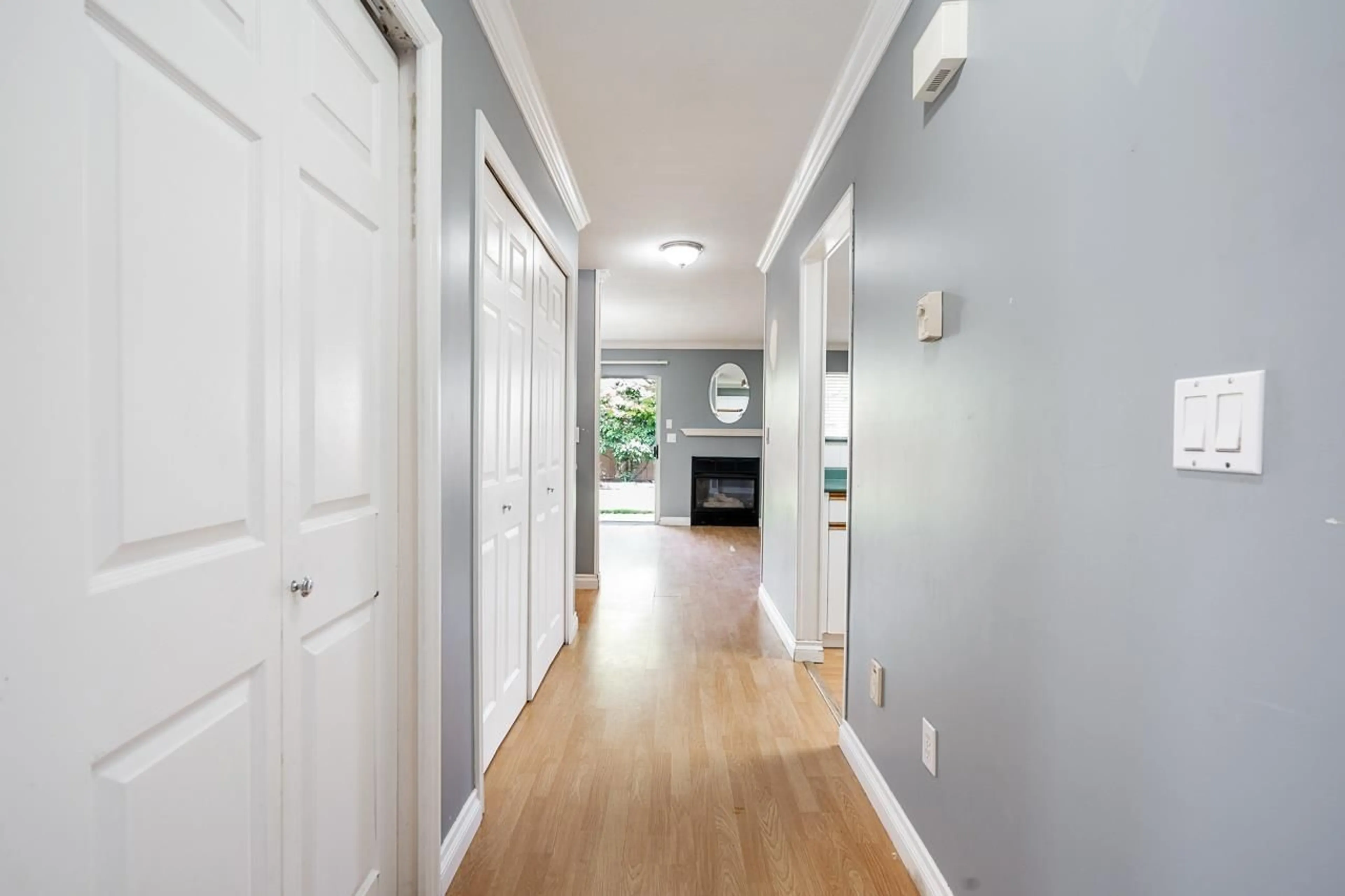 Indoor entryway for 51 - 10051 155, Surrey British Columbia V3R0S1