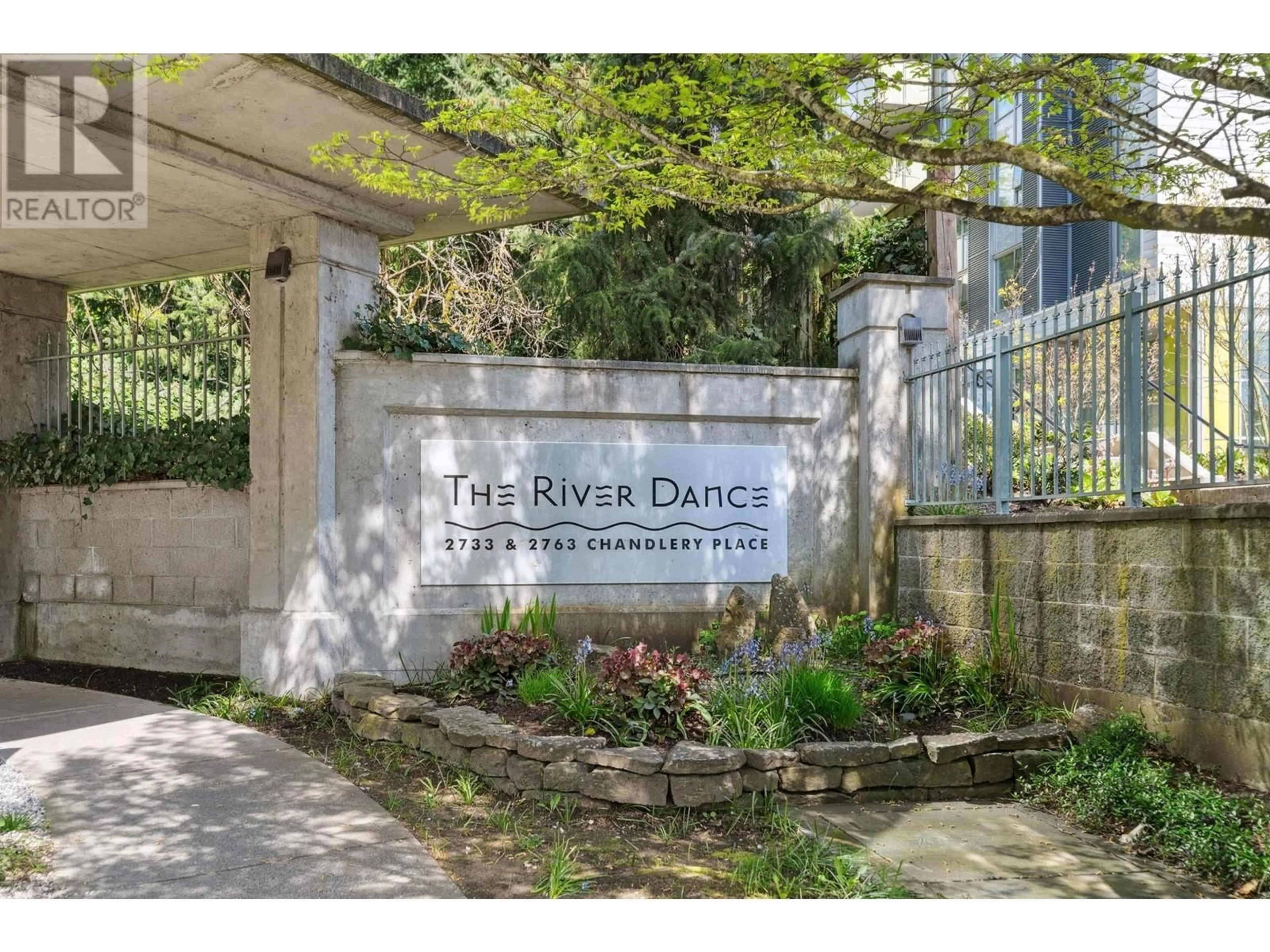 Indoor foyer for 1109 - 2733 CHANDLERY PLACE, Vancouver British Columbia V5S4V3