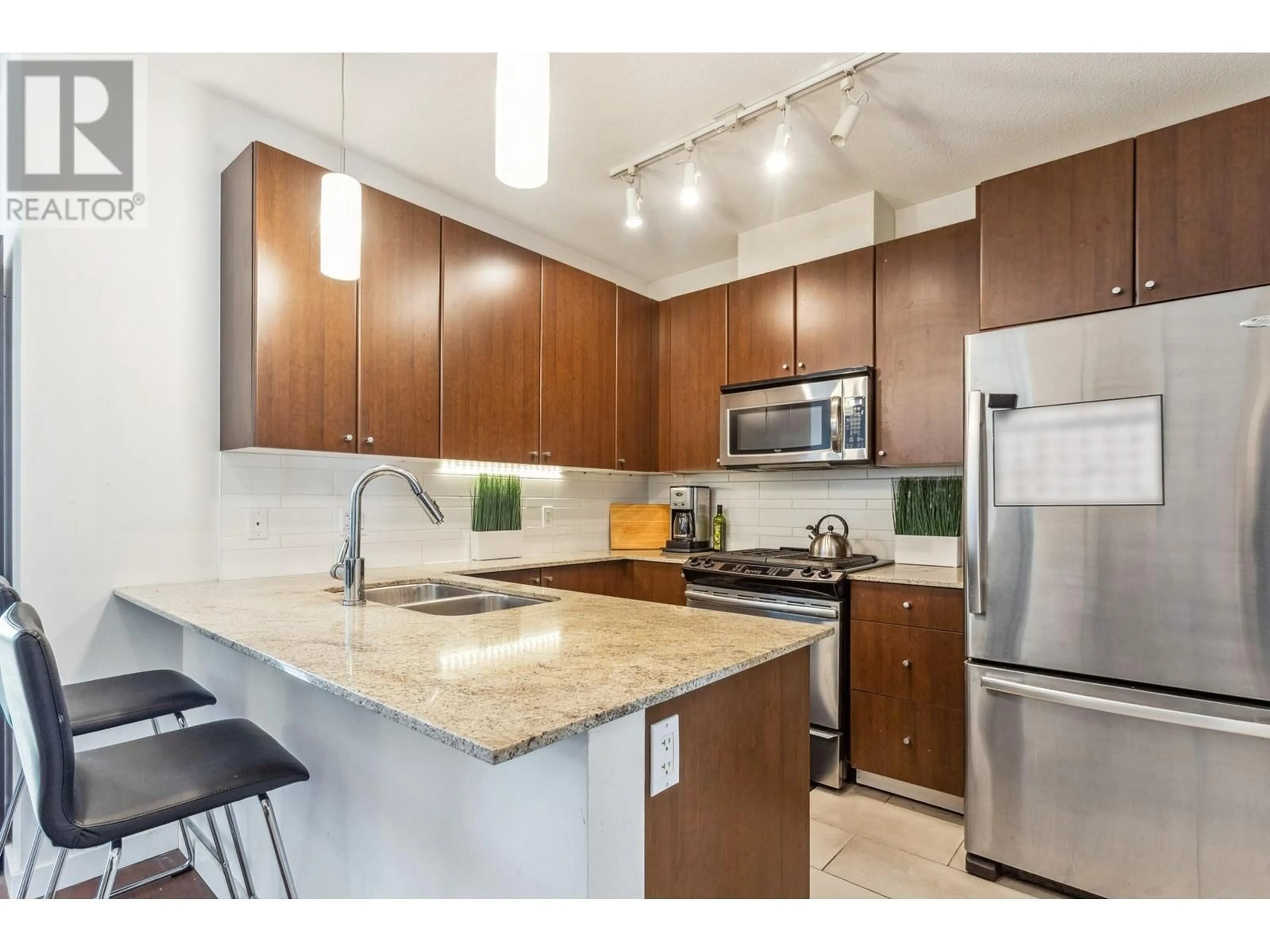 Open concept kitchen, ceramic/tile floor for 1103 - 280 ROSS DRIVE, New Westminster British Columbia V3L0C2