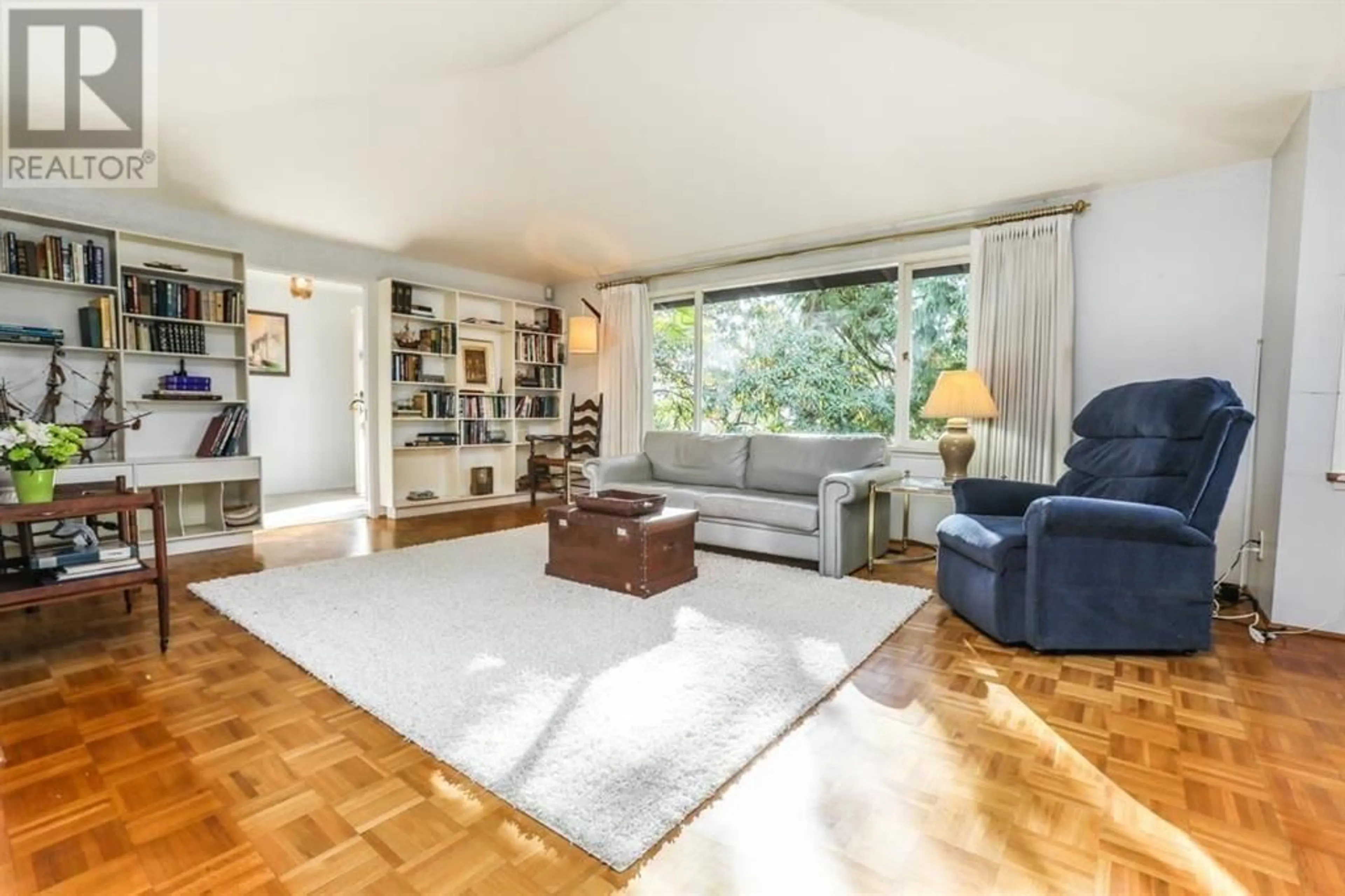 Living room with furniture, unknown for 2493 HAYWOOD AVENUE, West Vancouver British Columbia V7V1Y2
