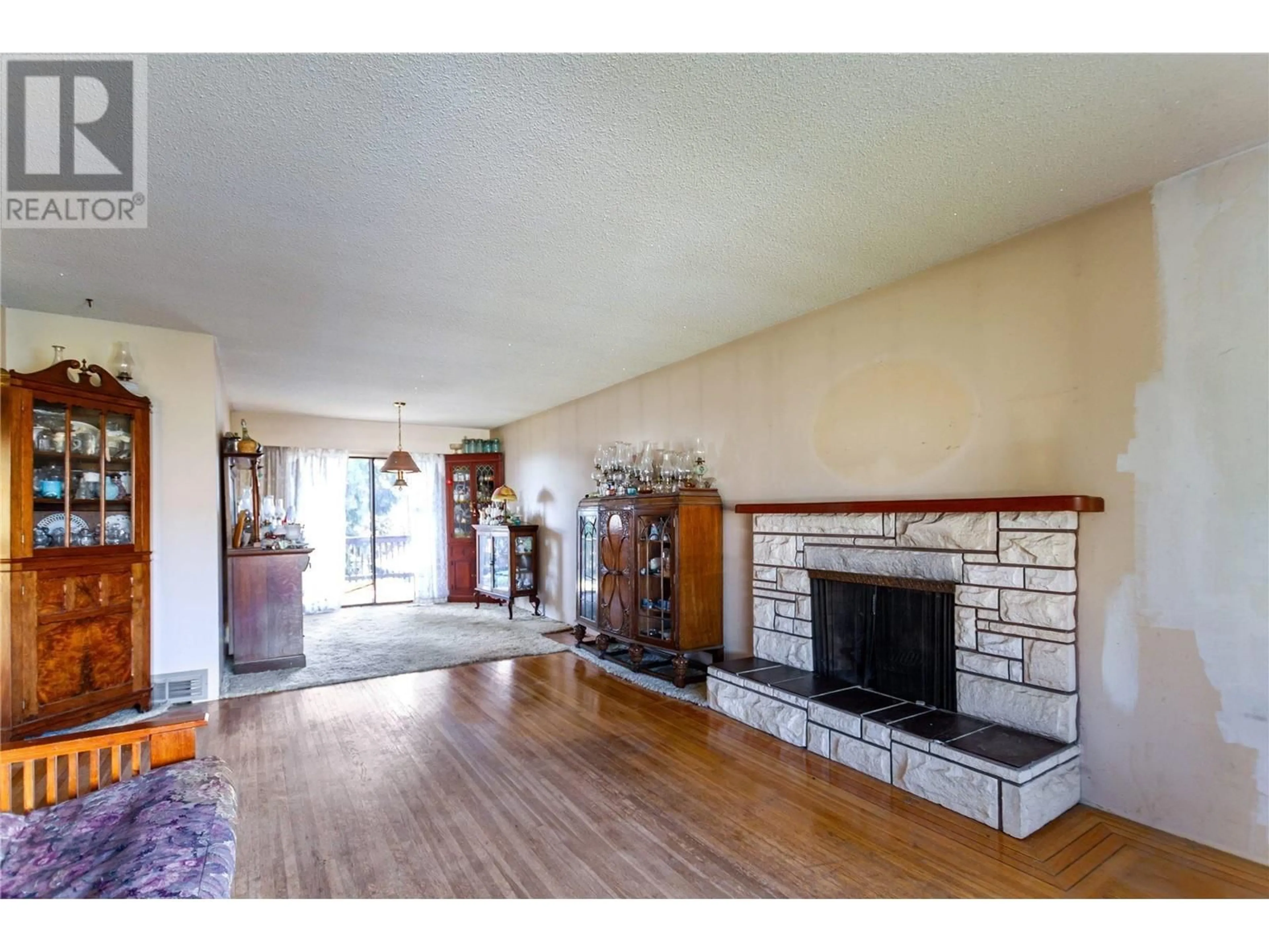 Unknown for 733 9TH STREET, North Vancouver British Columbia V7L2C1