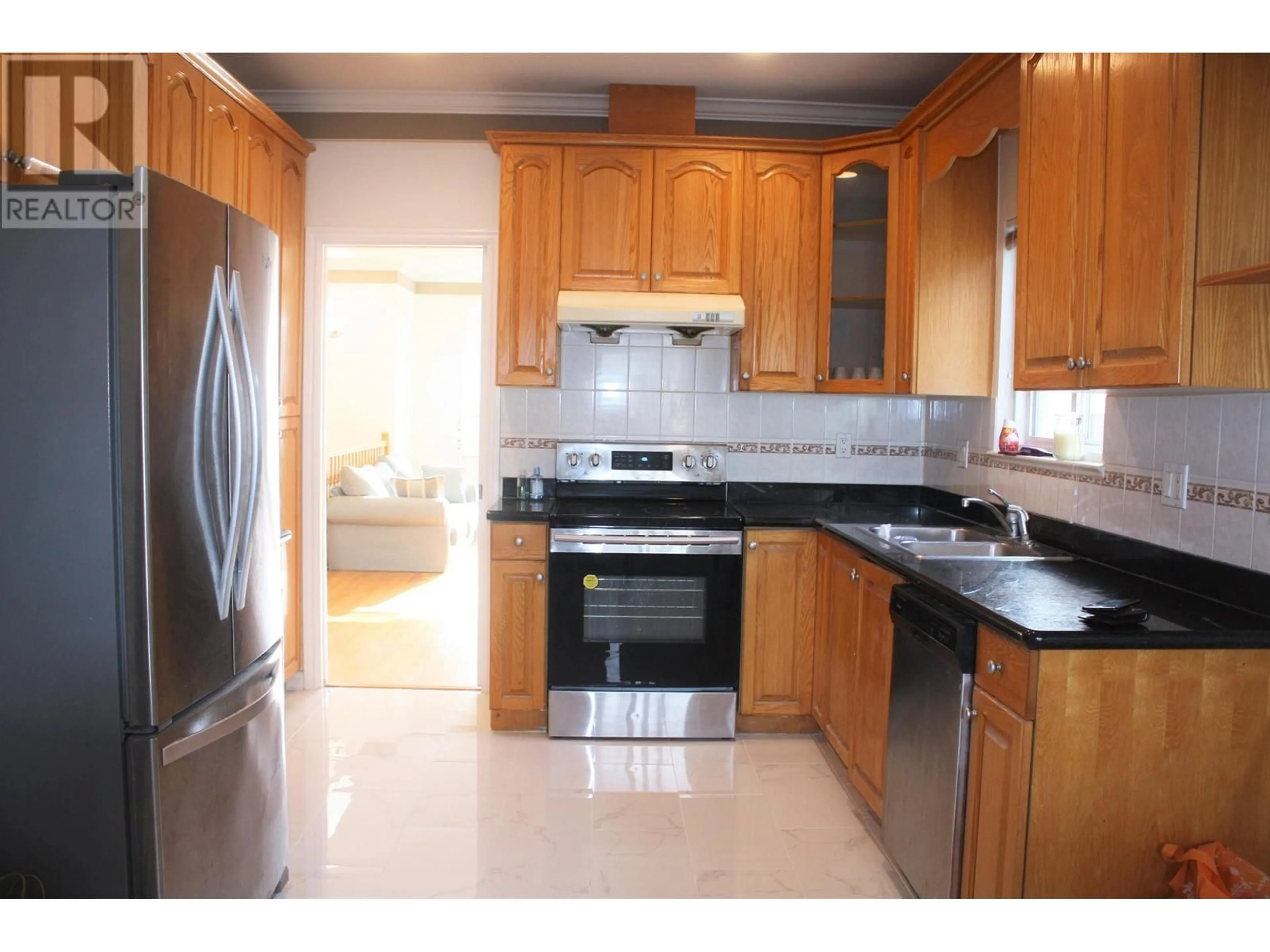 Standard kitchen, unknown for 2529 FRANKLIN STREET, Vancouver British Columbia V5K1X5