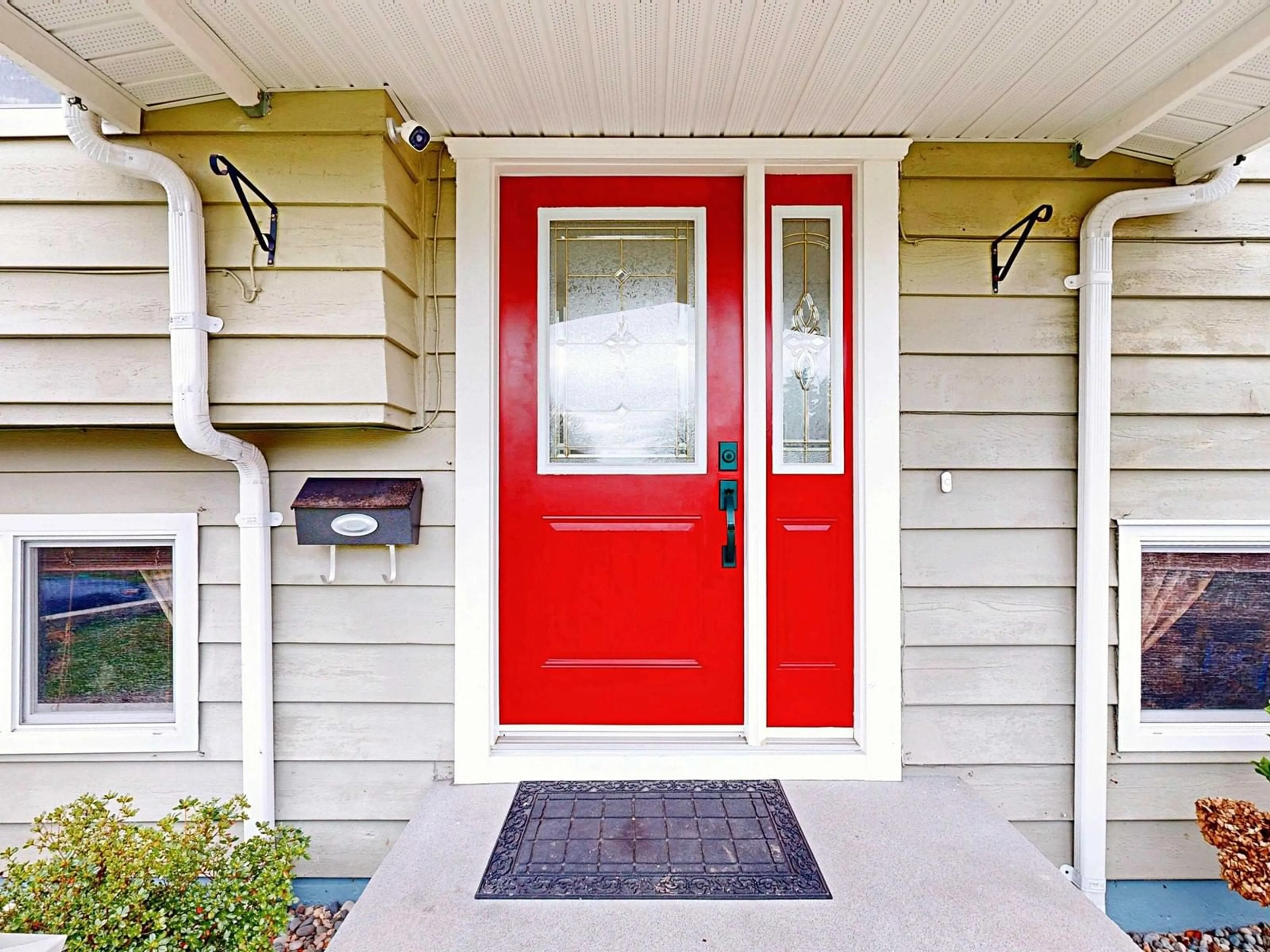 Home with vinyl exterior material, street for 11028 SWAN, Surrey British Columbia V3R5B6