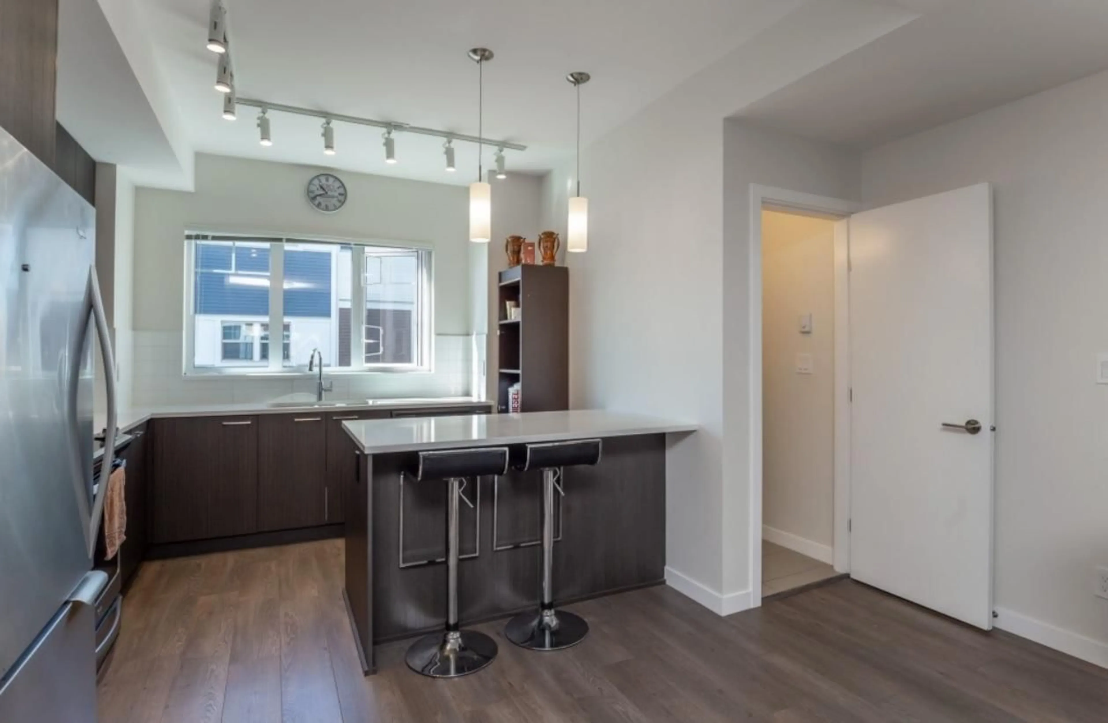 Open concept kitchen, wood/laminate floor for 24 - 2799 ALLWOOD, Abbotsford British Columbia V2T0J2