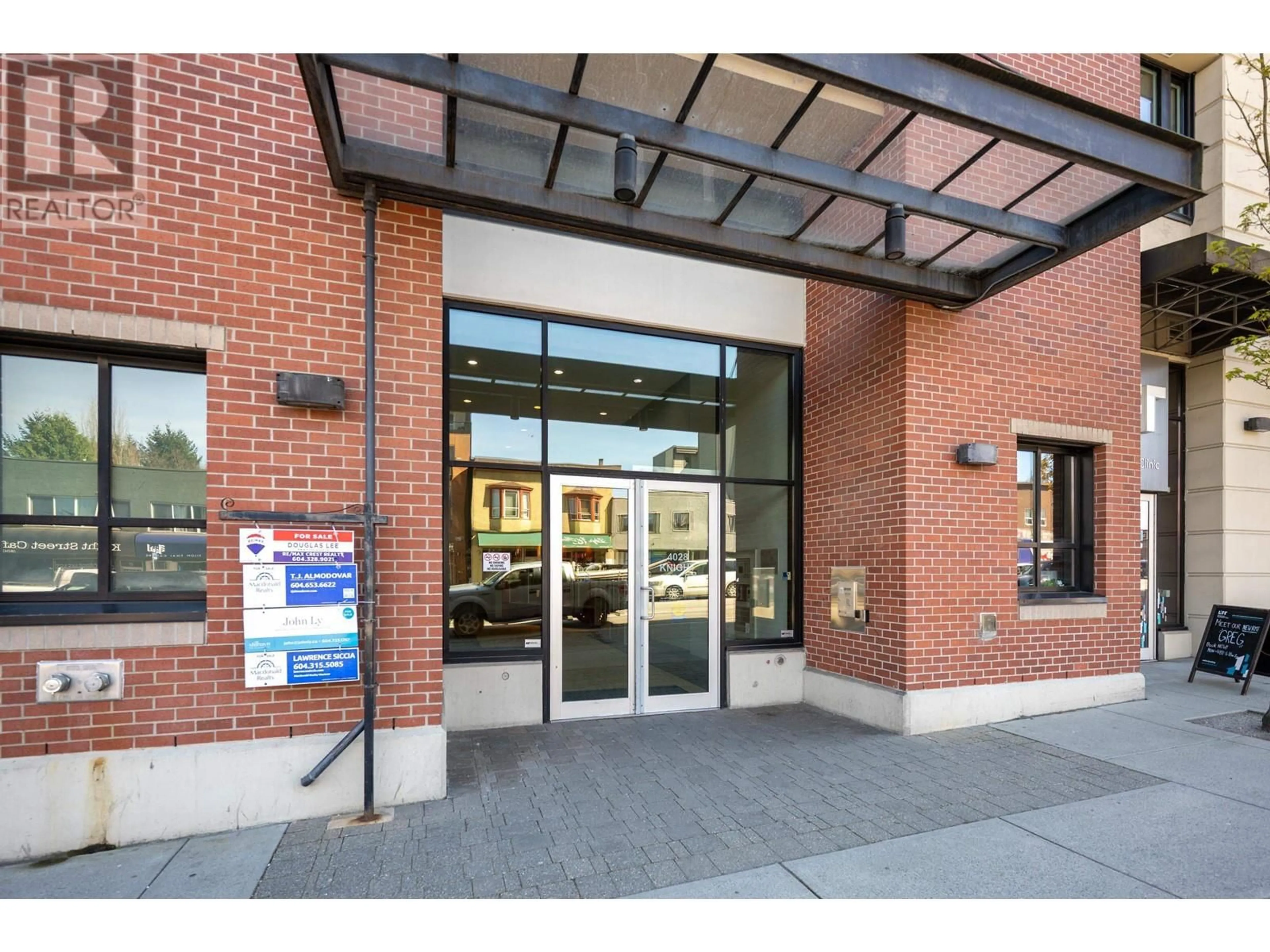 Indoor foyer for 320 - 4028 KNIGHT STREET, Vancouver British Columbia V5N5Y8