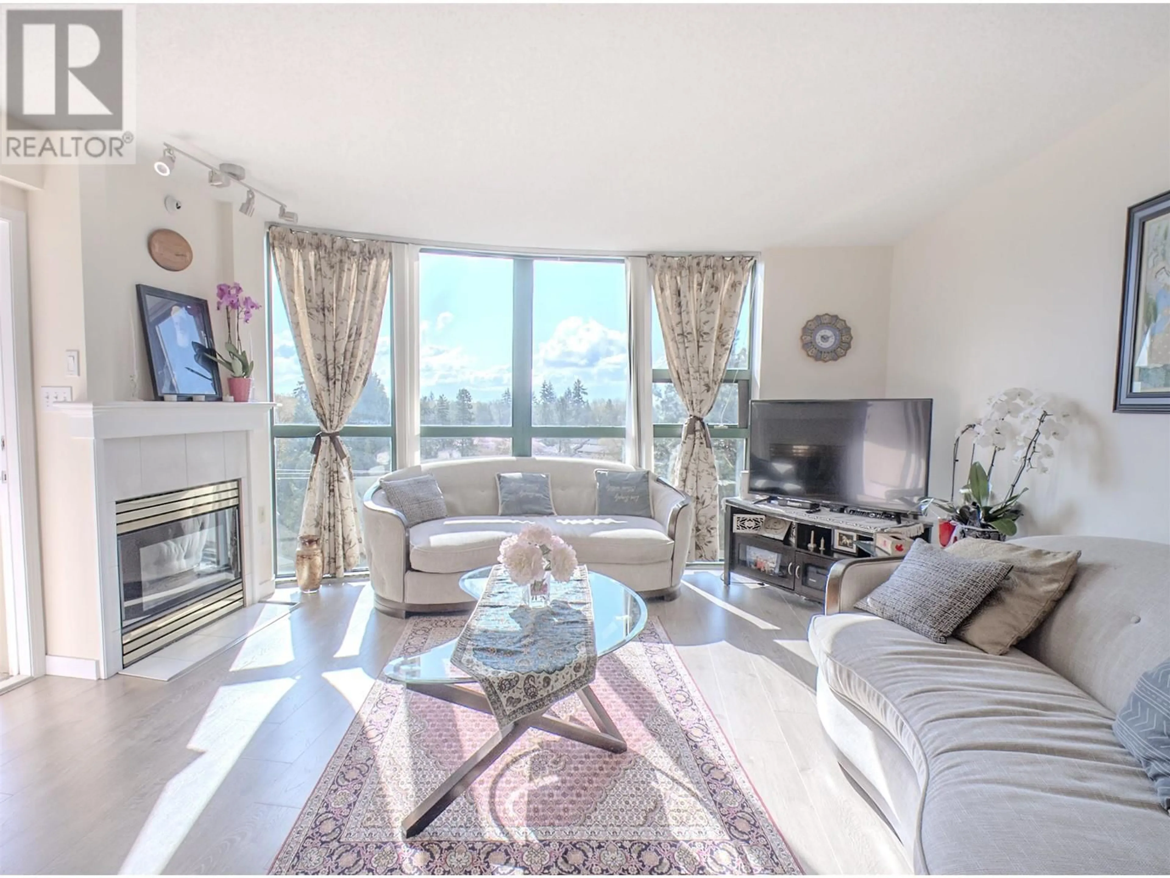 Living room with furniture, unknown for 605 - 1190 PIPELINE ROAD, Coquitlam British Columbia V3B7T9