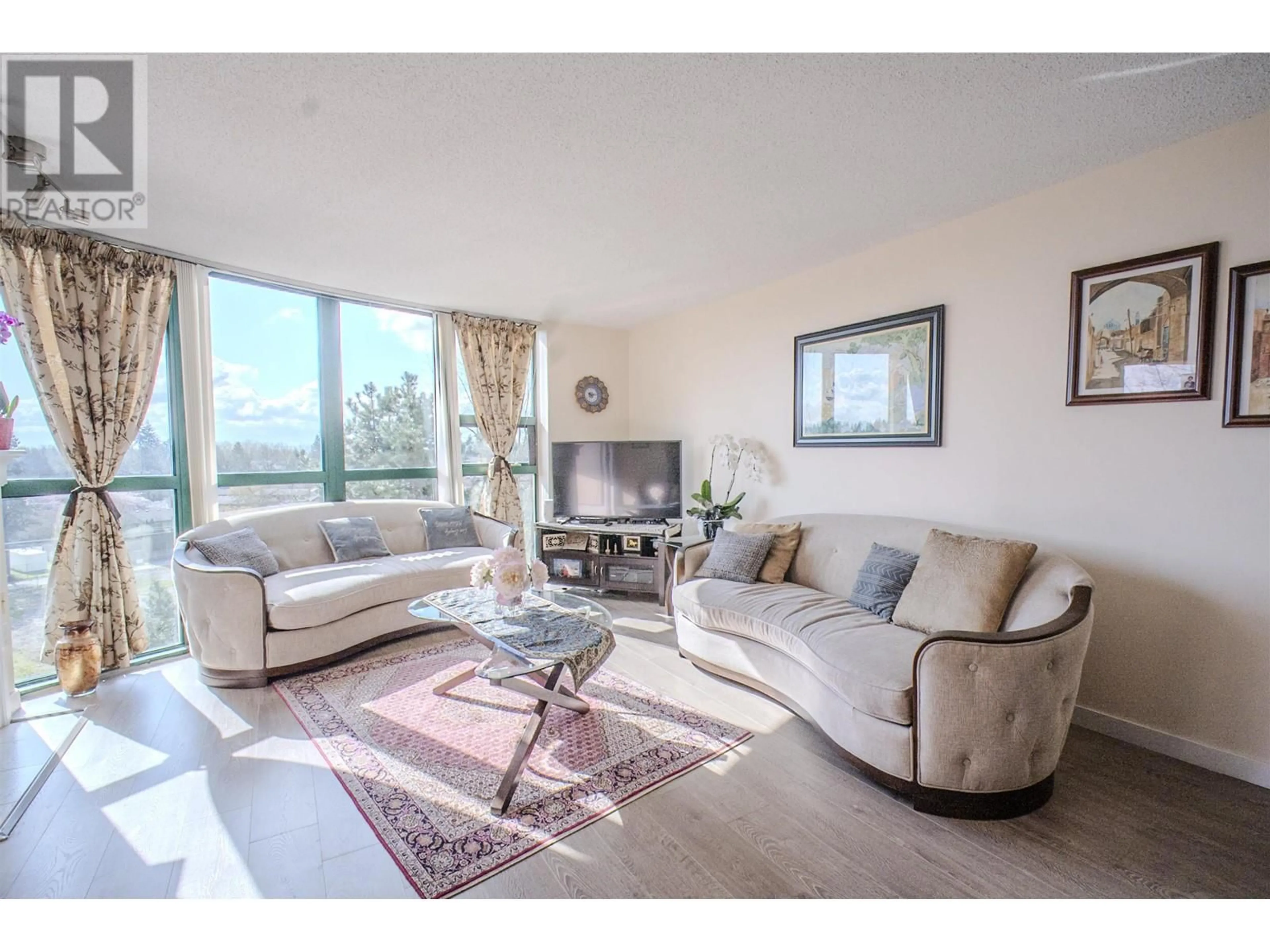 Living room with furniture, unknown for 605 - 1190 PIPELINE ROAD, Coquitlam British Columbia V3B7T9