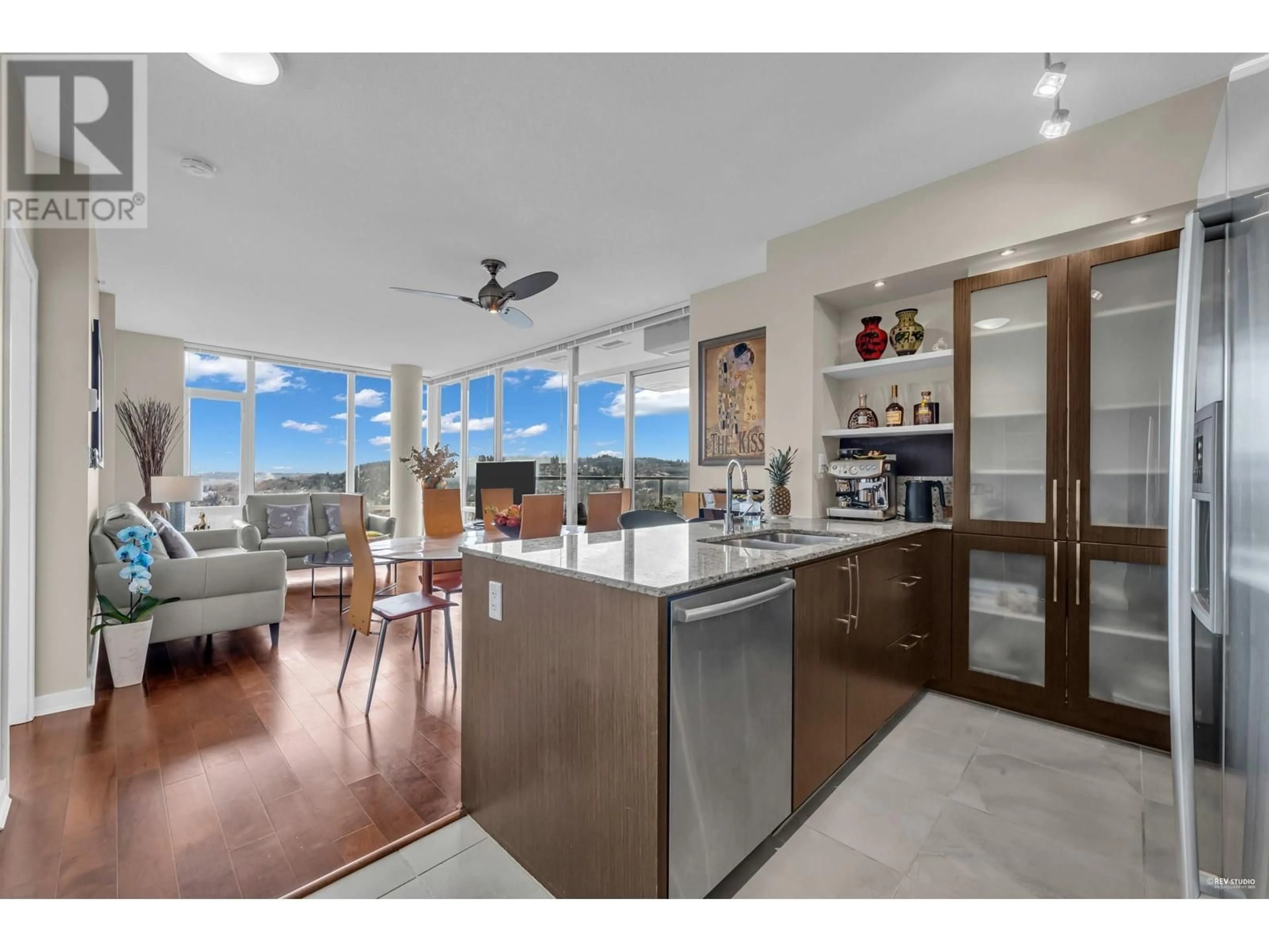 Open concept kitchen, unknown for 3305 - 2980 ATLANTIC AVENUE, Coquitlam British Columbia V3B0G2
