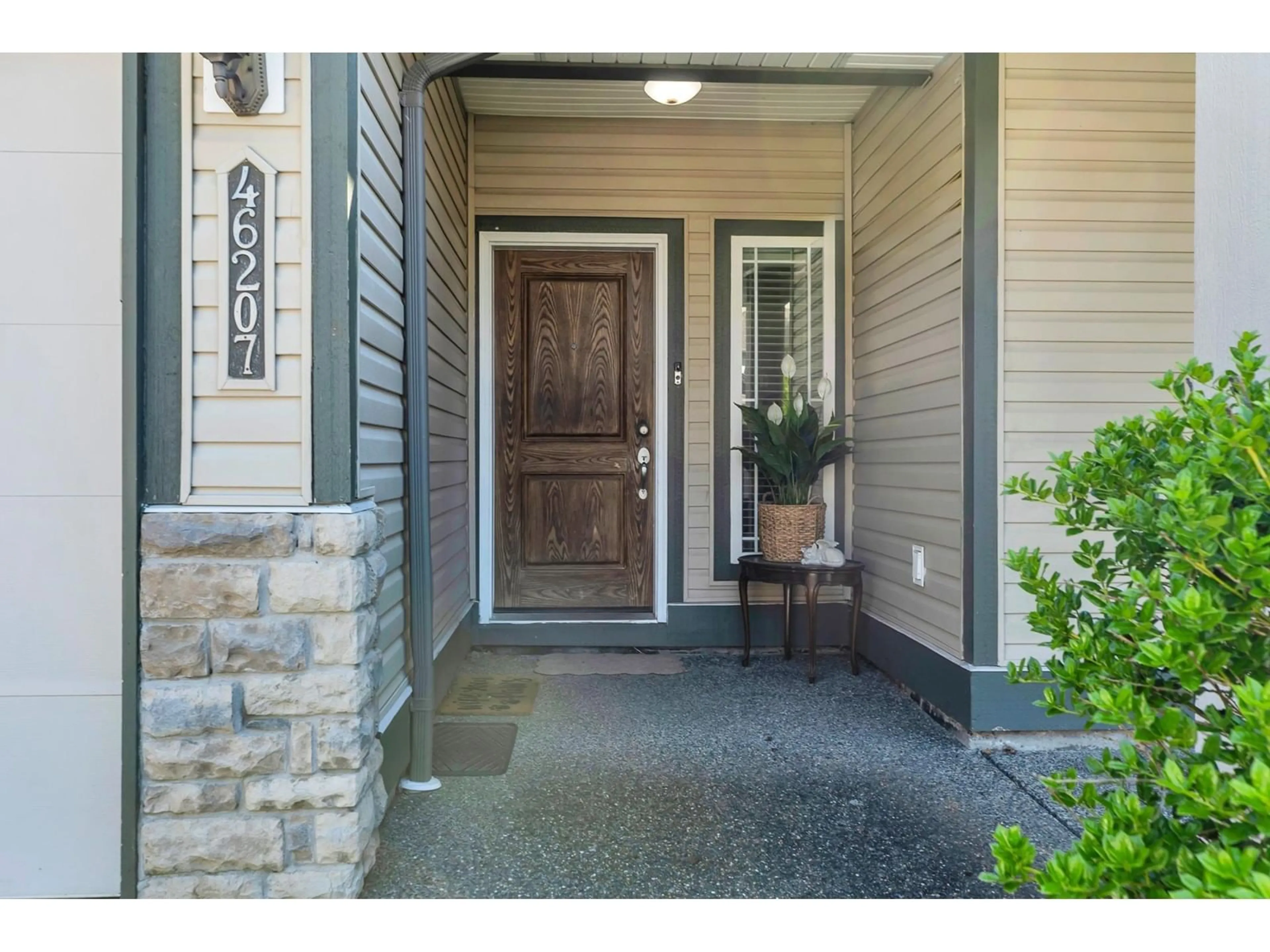 Indoor entryway for 46207 KERMODE CRESCENT, Chilliwack British Columbia V2R0C7