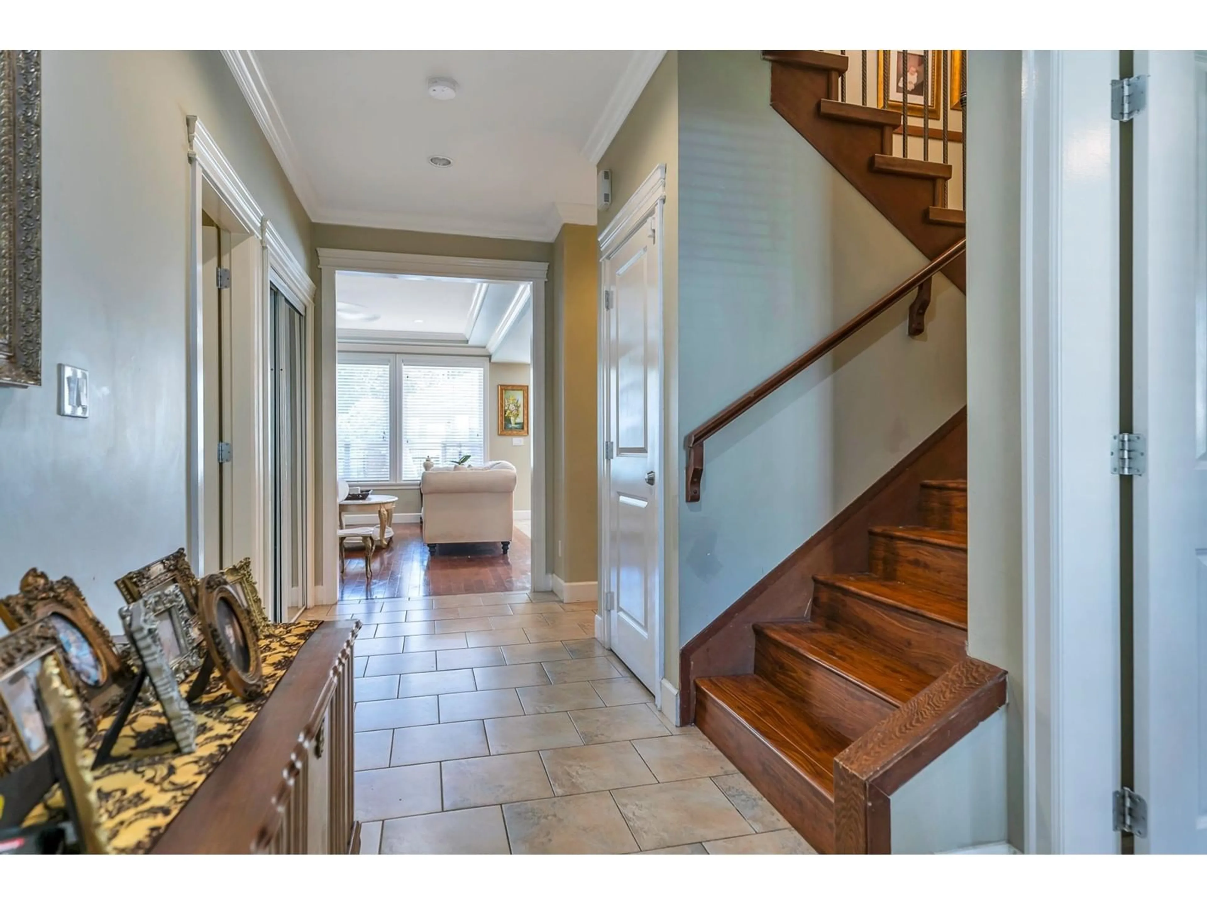 Indoor entryway for 46207 KERMODE CRESCENT, Chilliwack British Columbia V2R0C7