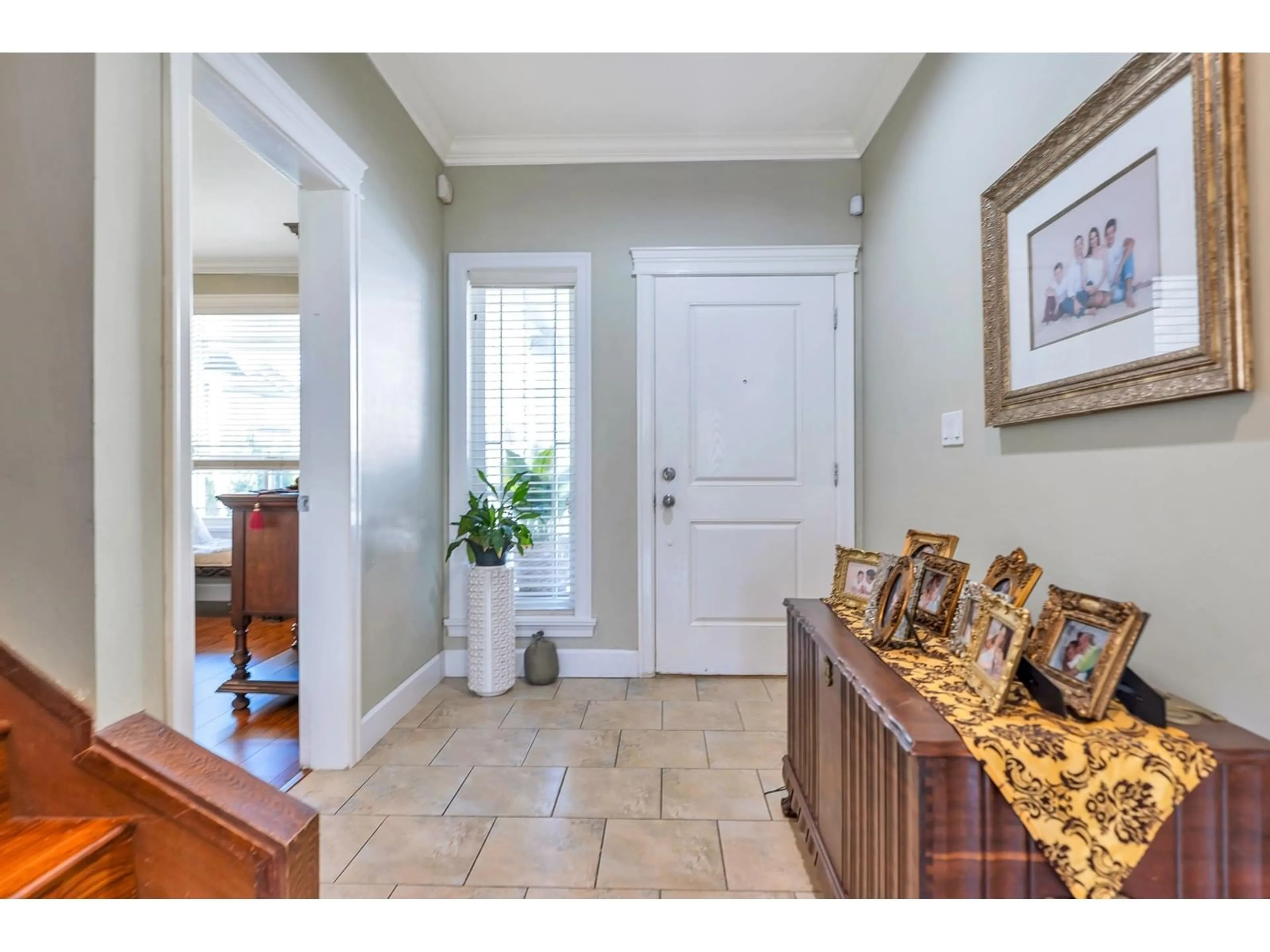 Indoor entryway for 46207 KERMODE CRESCENT, Chilliwack British Columbia V2R0C7