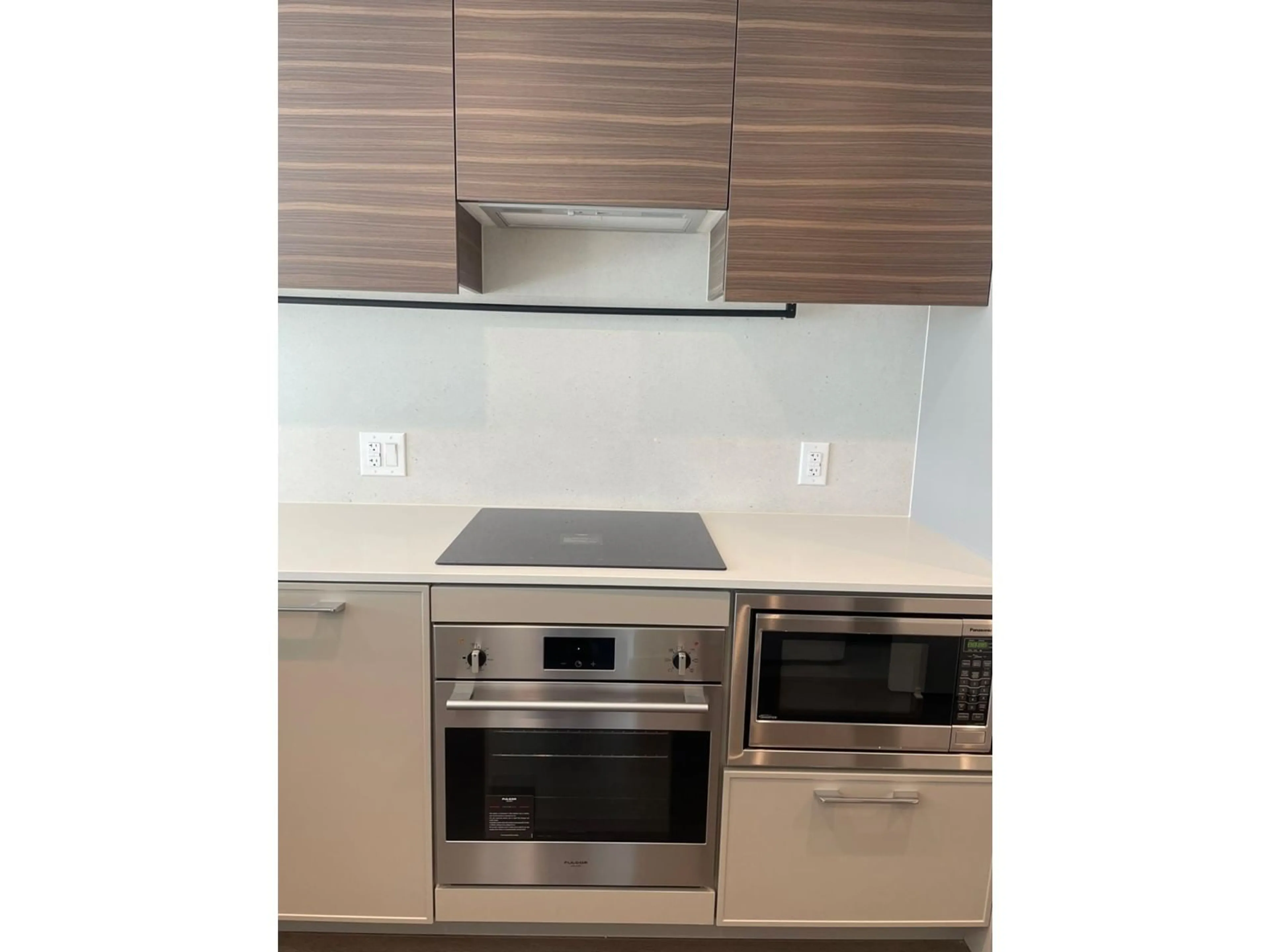 Standard kitchen, unknown for 2111 - 13725 GEORGE JUNCTION, Surrey British Columbia V3T0V7