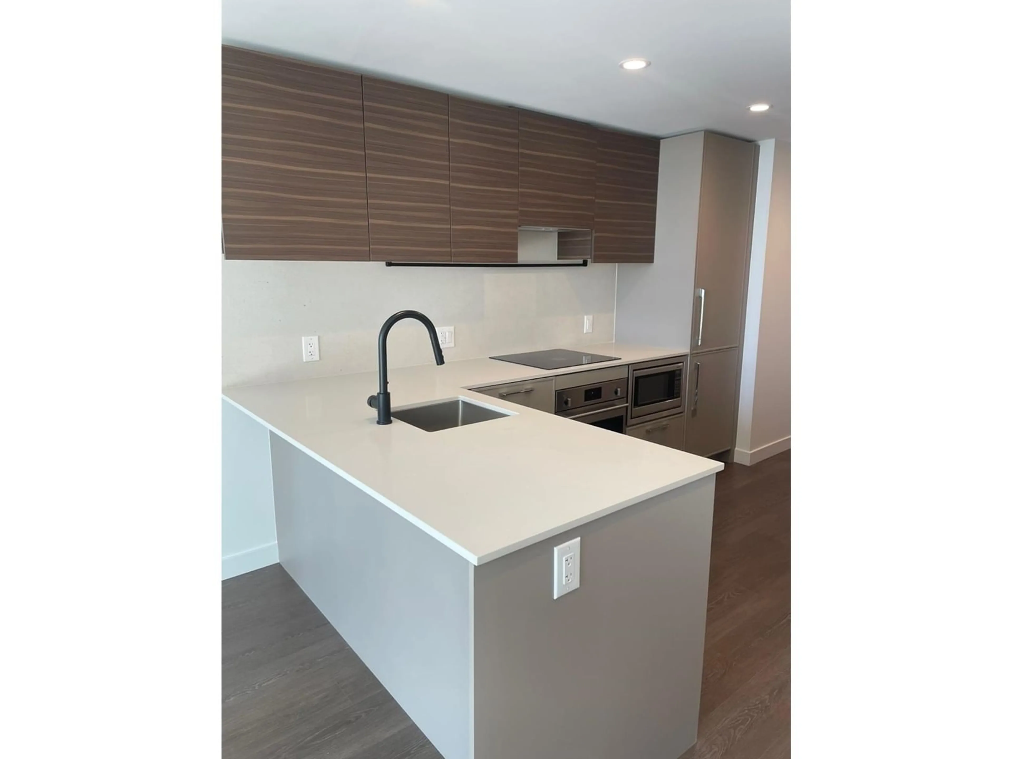 Standard kitchen, unknown for 2111 - 13725 GEORGE JUNCTION, Surrey British Columbia V3T0V7