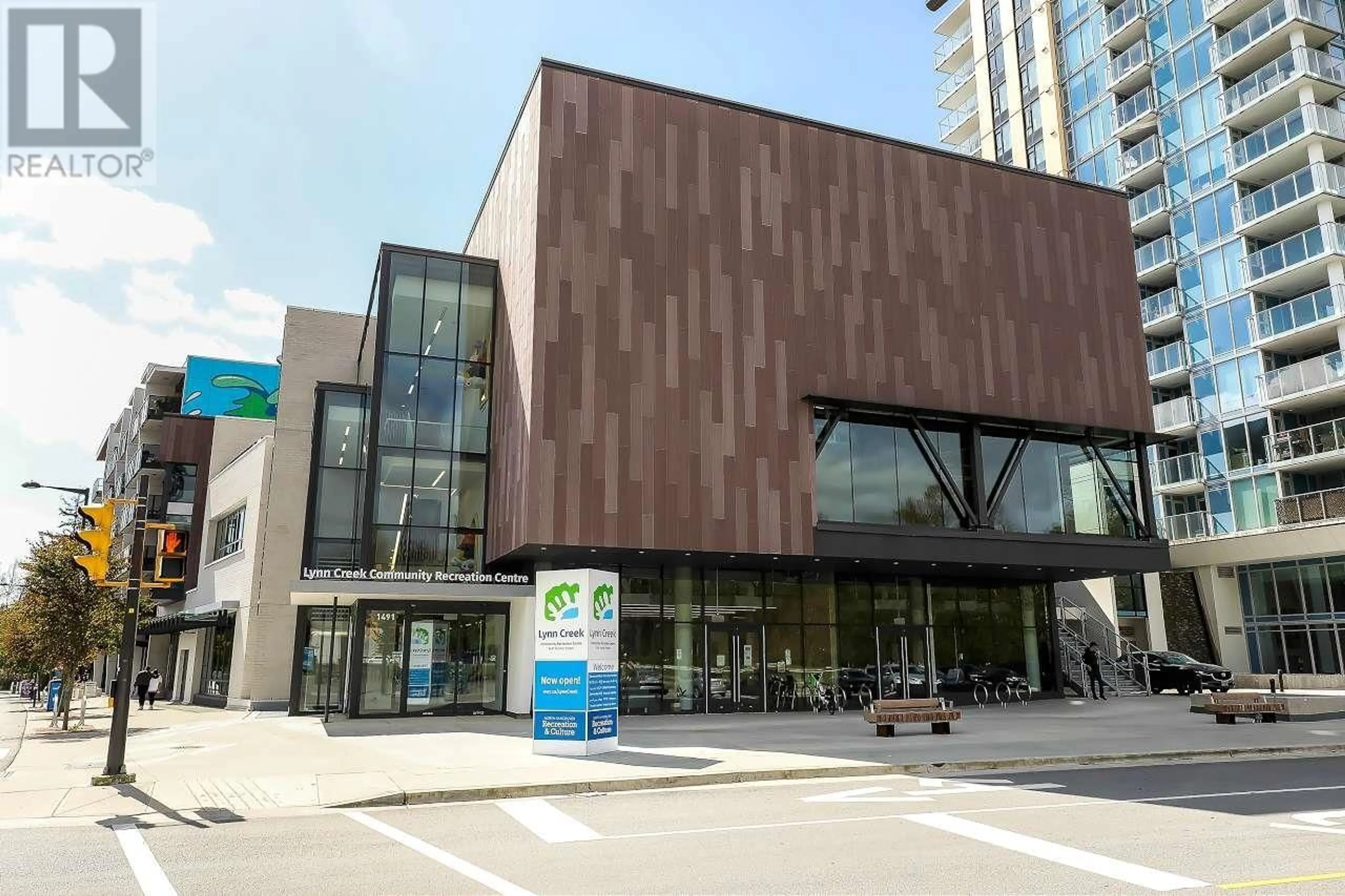 Indoor foyer for 413 - 1496 CHARLOTTE ROAD, Vancouver British Columbia V7J0C9