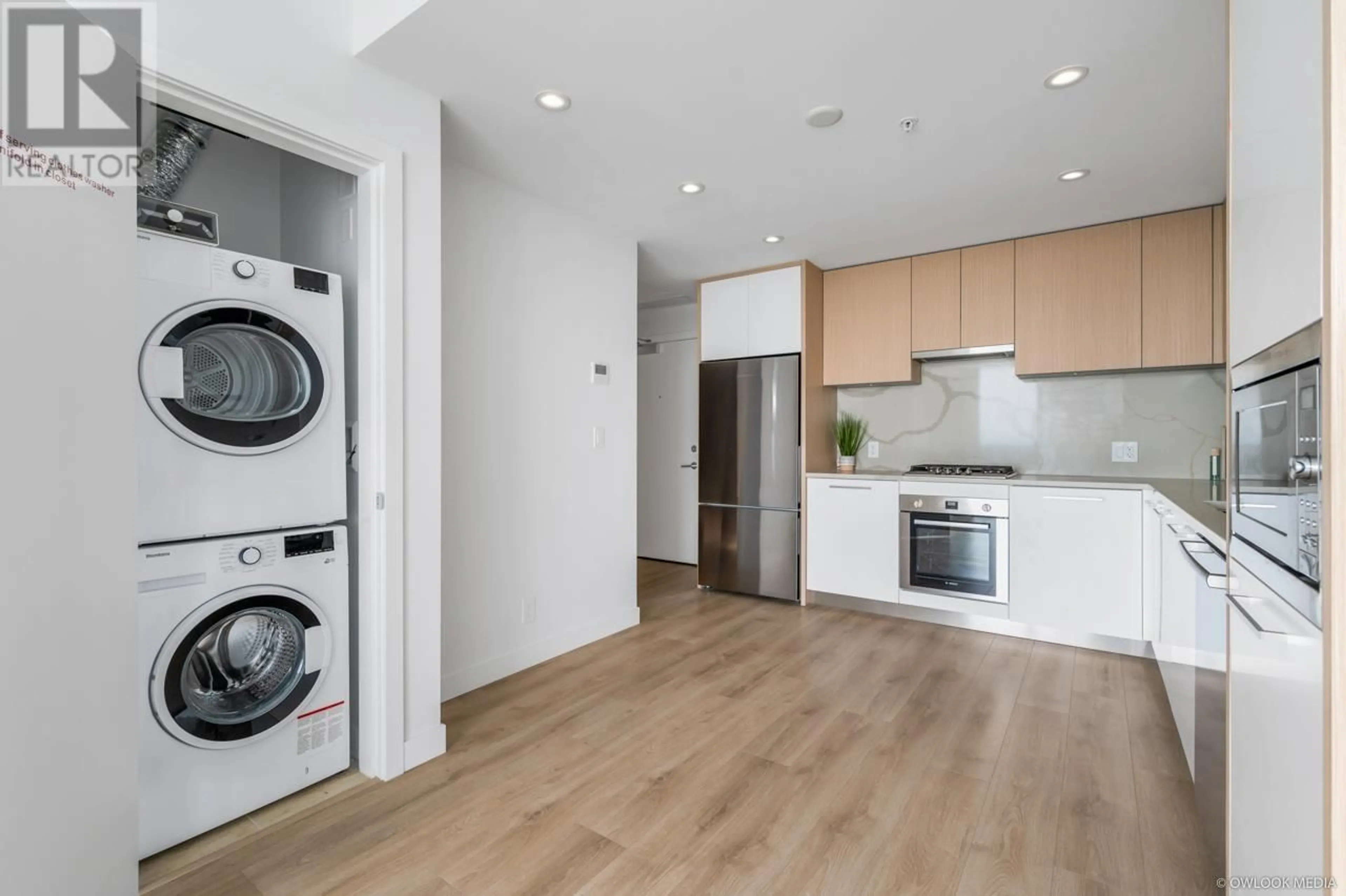 Kitchen with laundary machines, wood/laminate floor for 2607 - 567 CLARKE ROAD, Coquitlam British Columbia V3J0K7