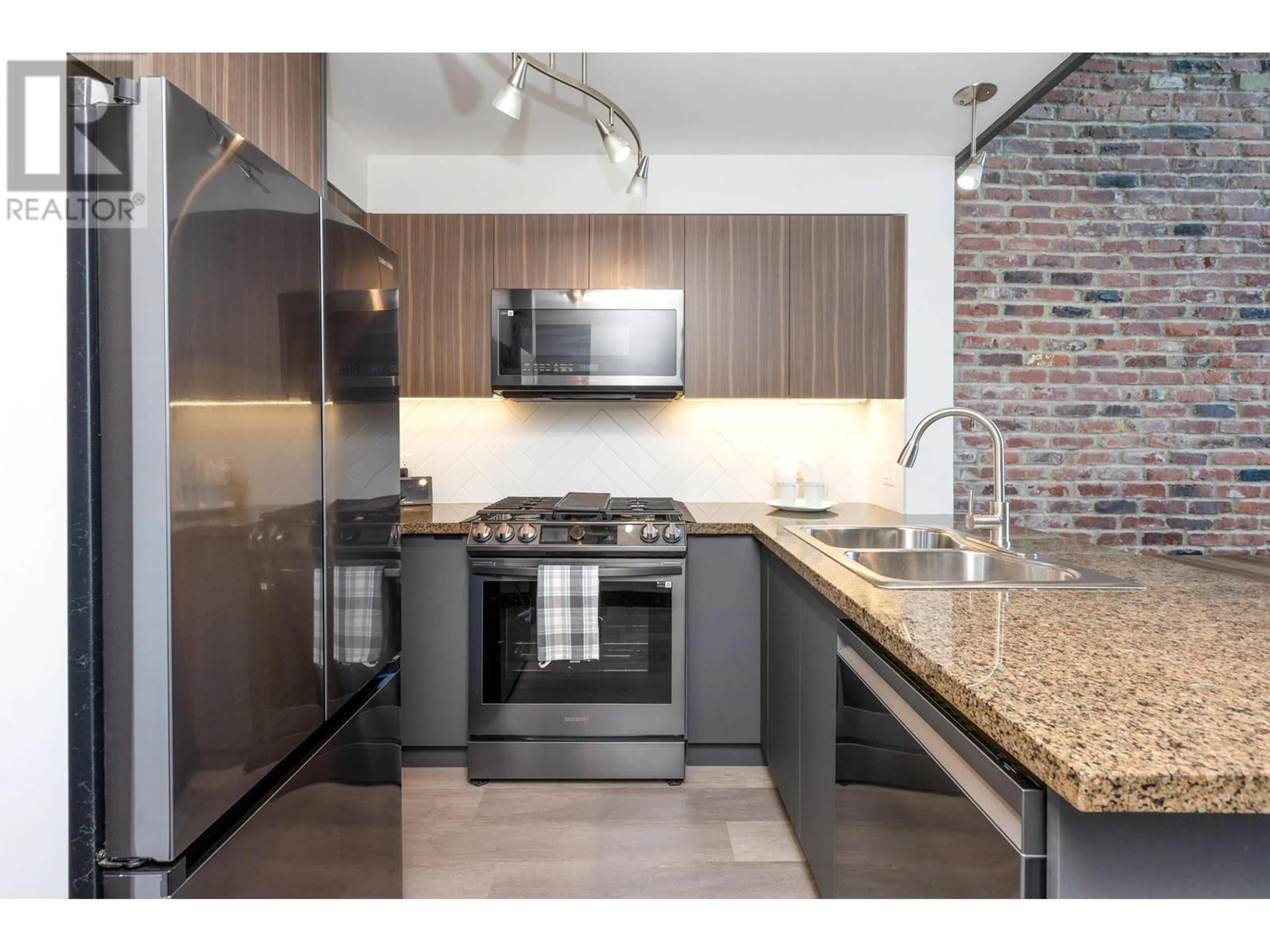 Unknown for 315 - 10 RENAISSANCE SQUARE, New Westminster British Columbia V3M7B1