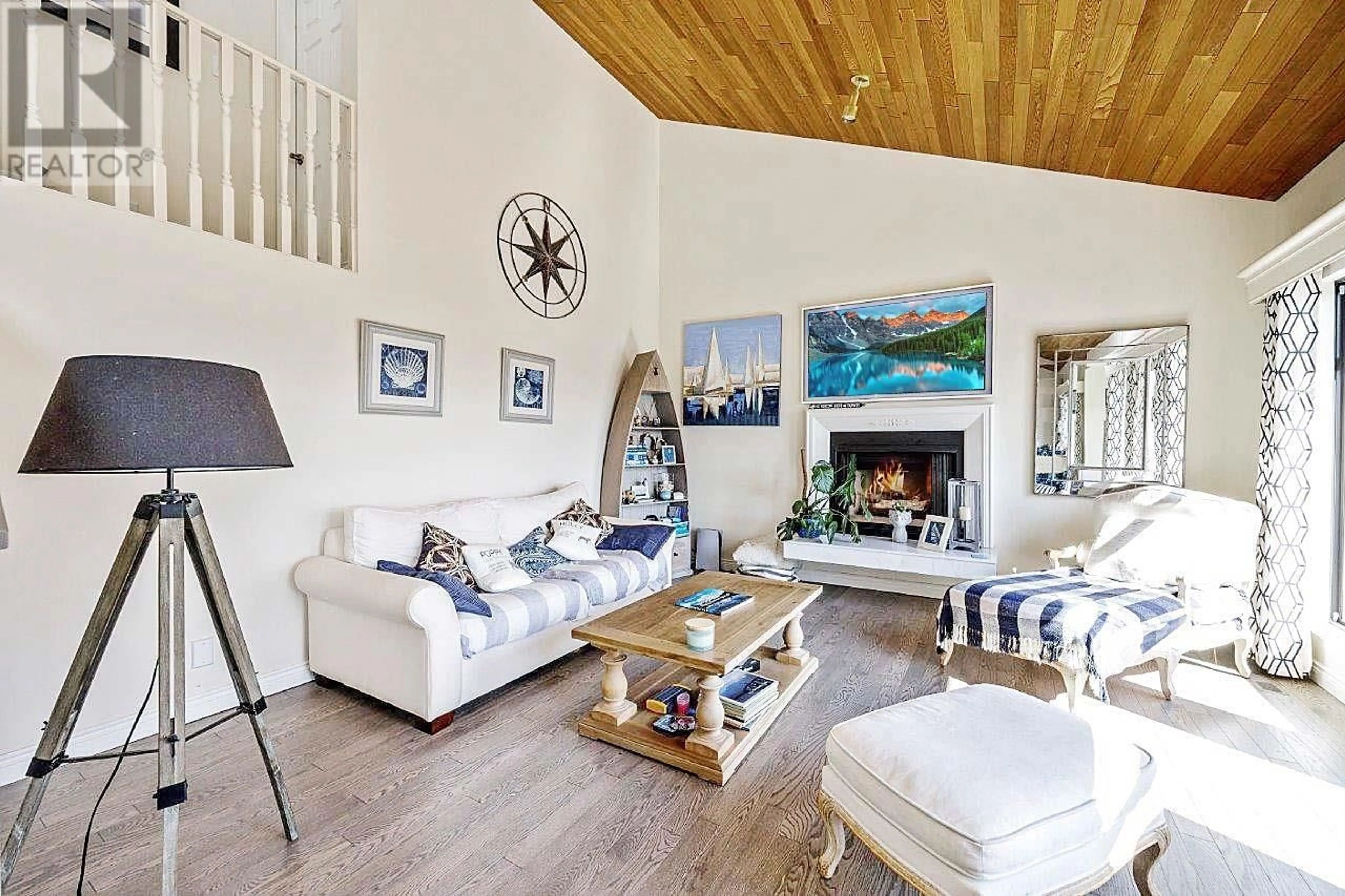 Living room with furniture, wood/laminate floor for 4114 RUSSELL COURT, North Vancouver British Columbia V7G2C5