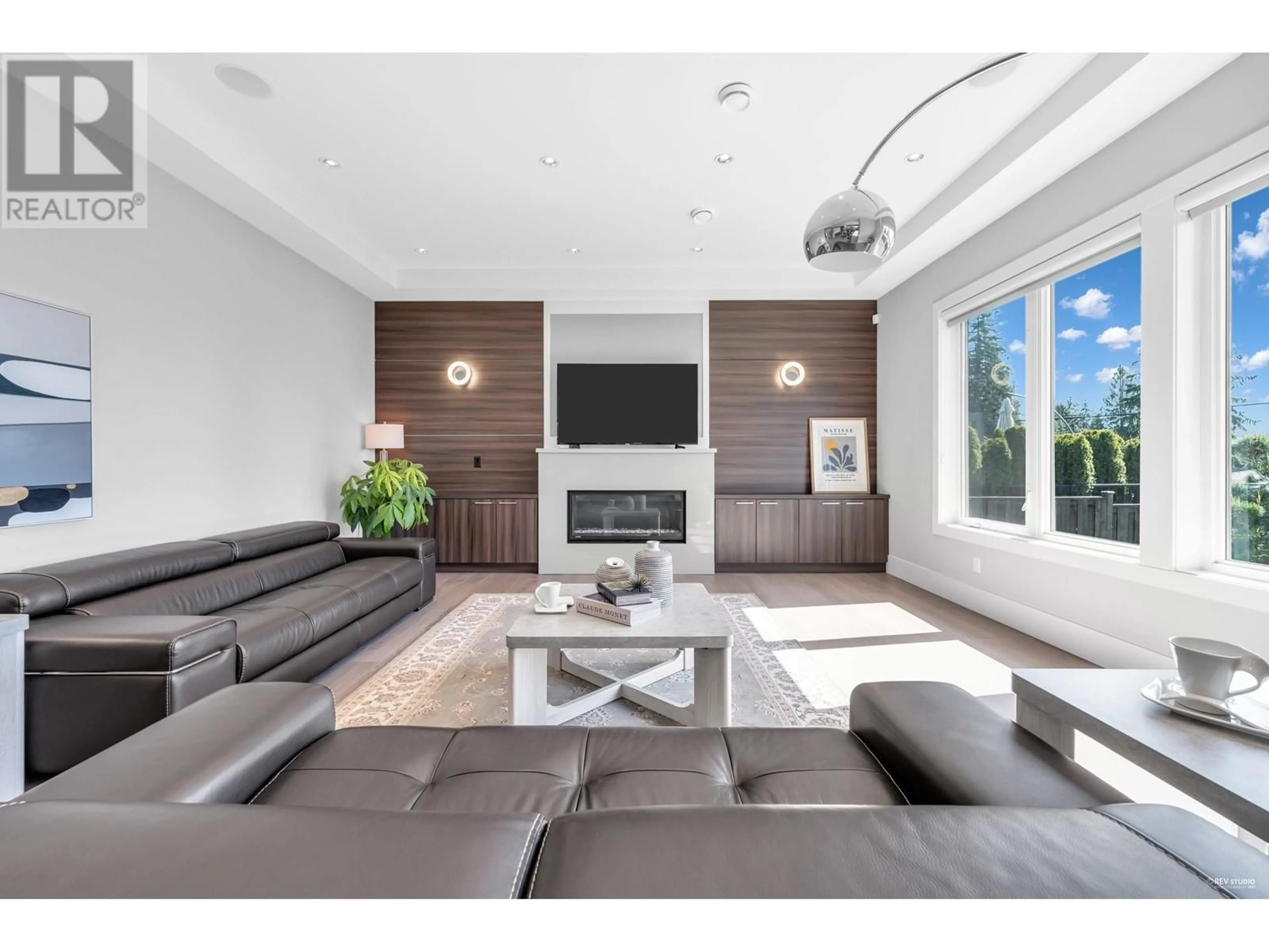 Living room with furniture, unknown for 791 DONEGAL PLACE, North Vancouver British Columbia V7N2X8