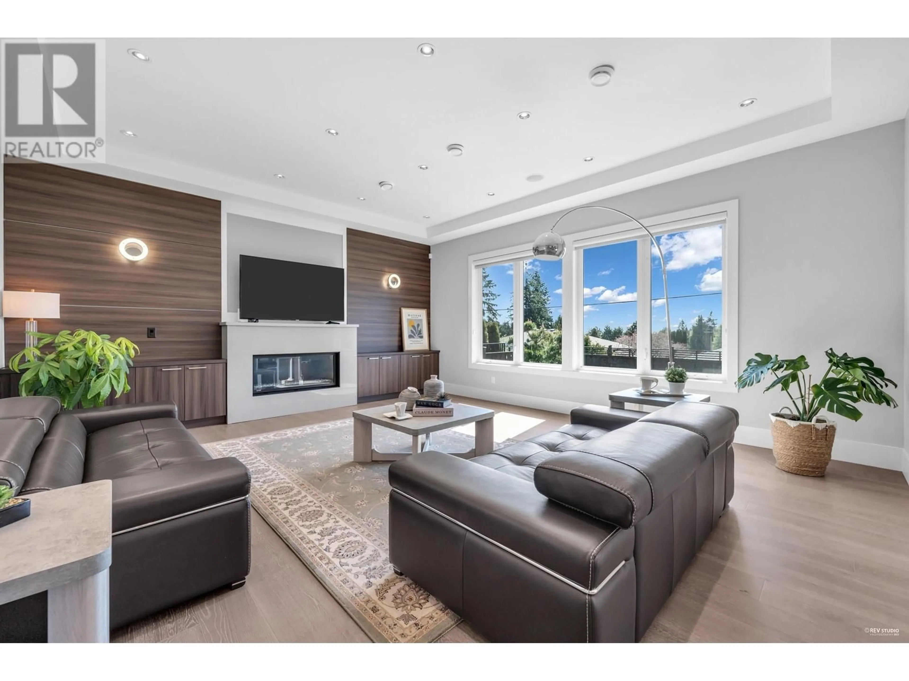 Living room with furniture, unknown for 791 DONEGAL PLACE, North Vancouver British Columbia V7N2X8