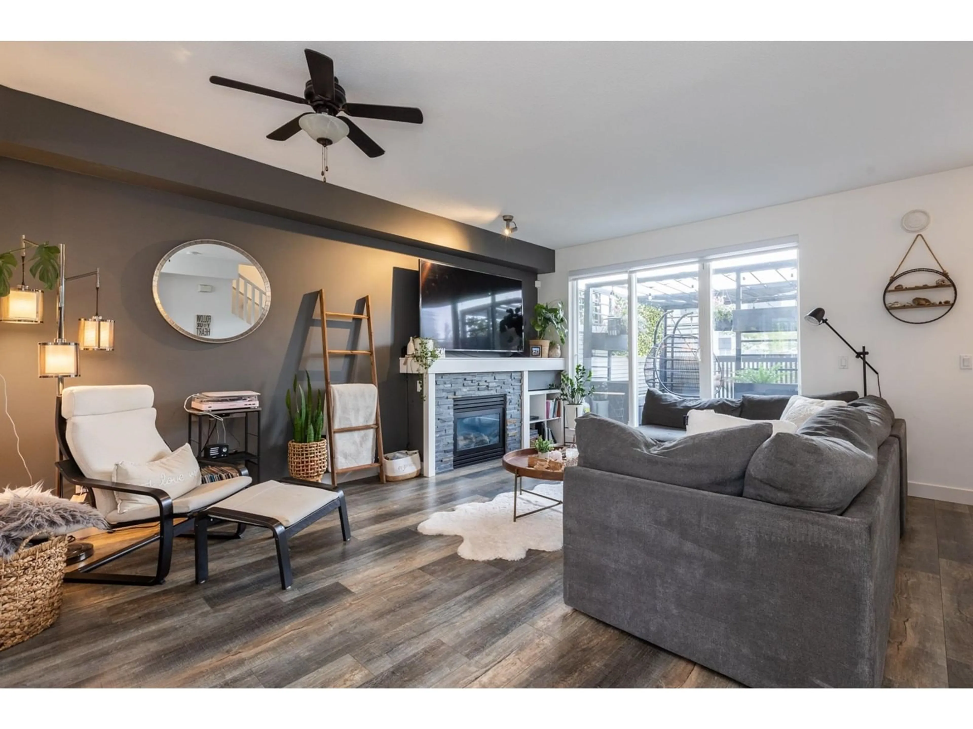 Living room with furniture, wood/laminate floor for 53 - 7155 189, Surrey British Columbia V4N5S8